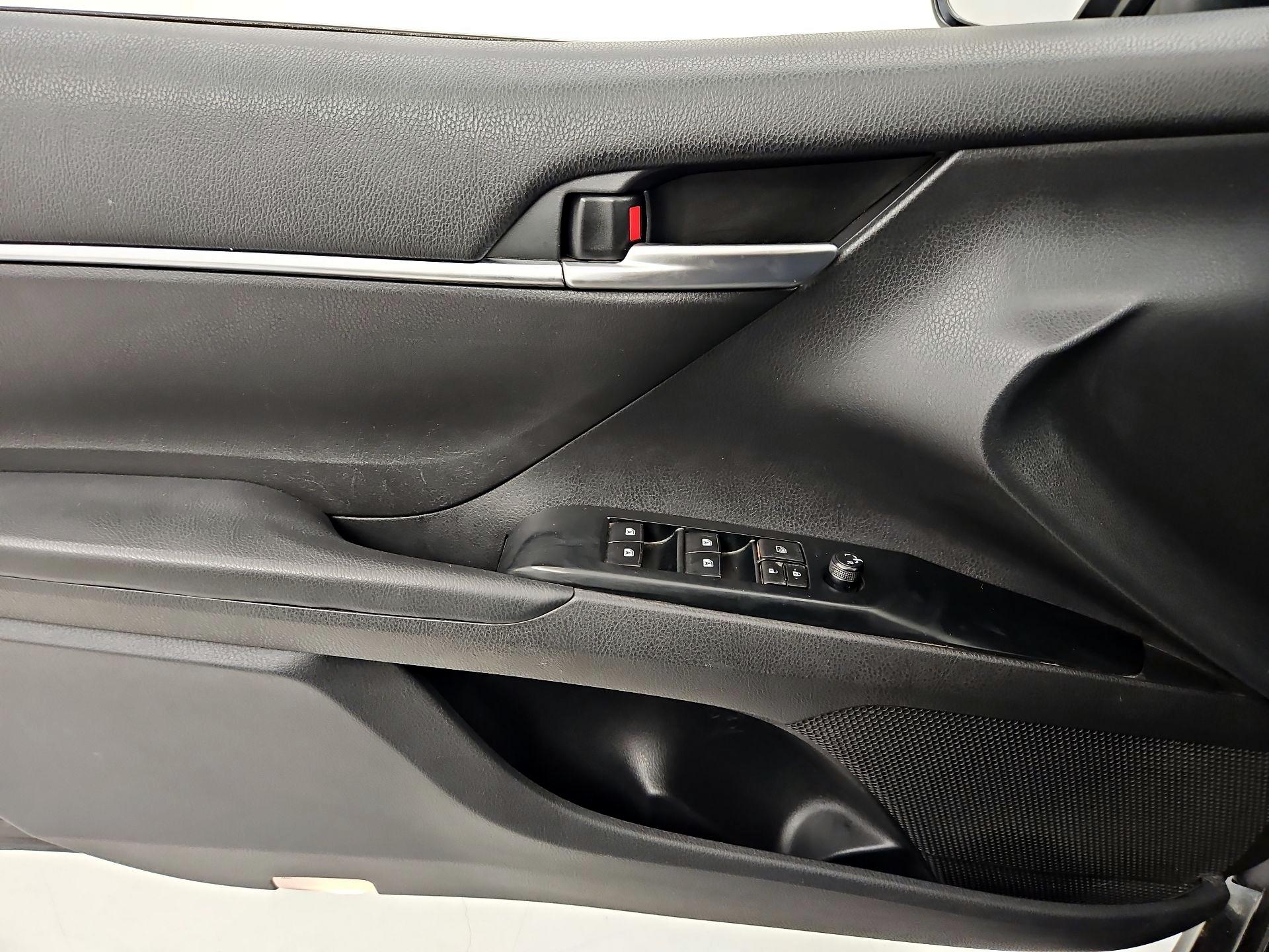Thumbnail: 2019 Toyota Camry - 12