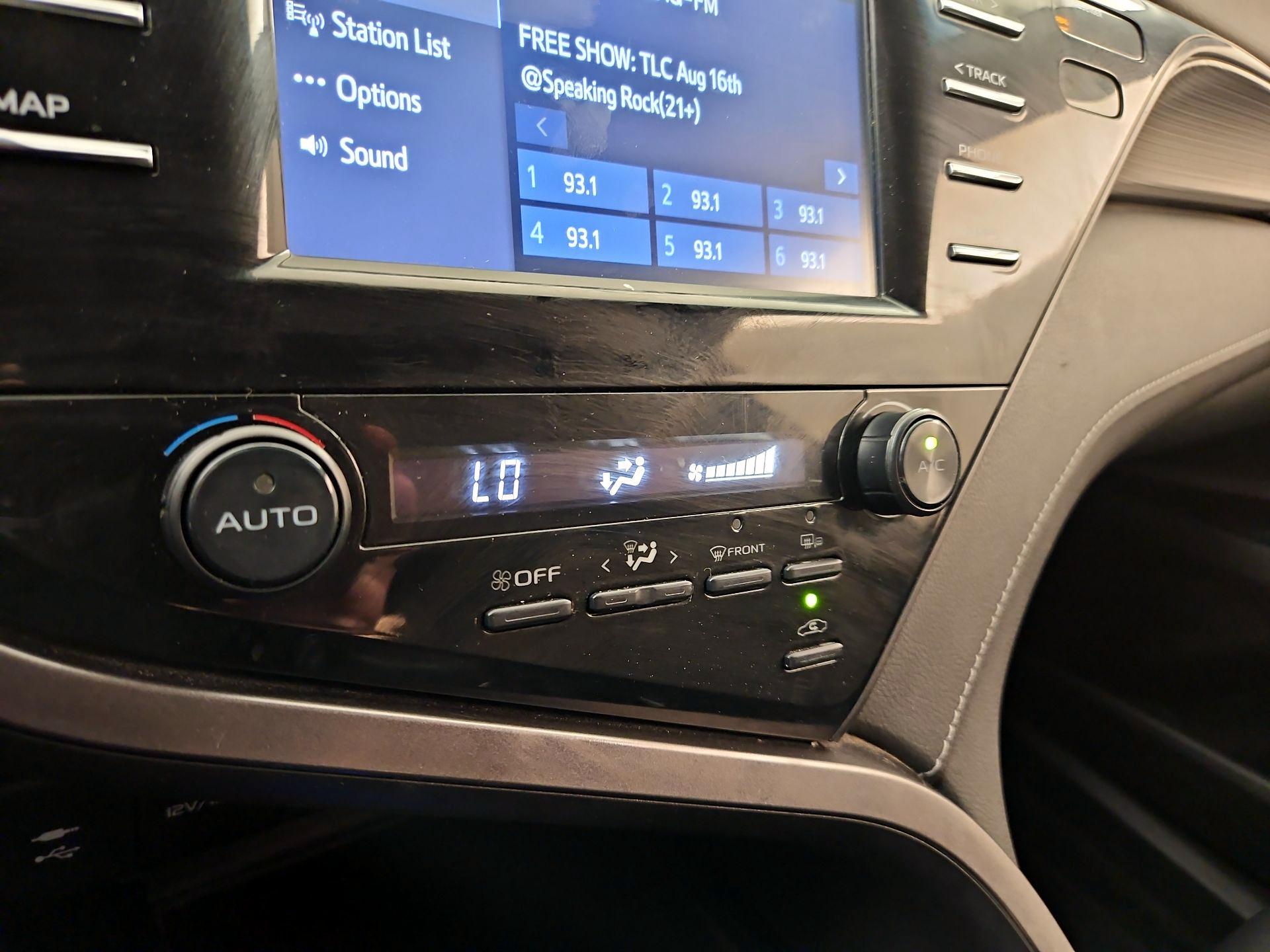 Thumbnail: 2019 Toyota Camry - 16
