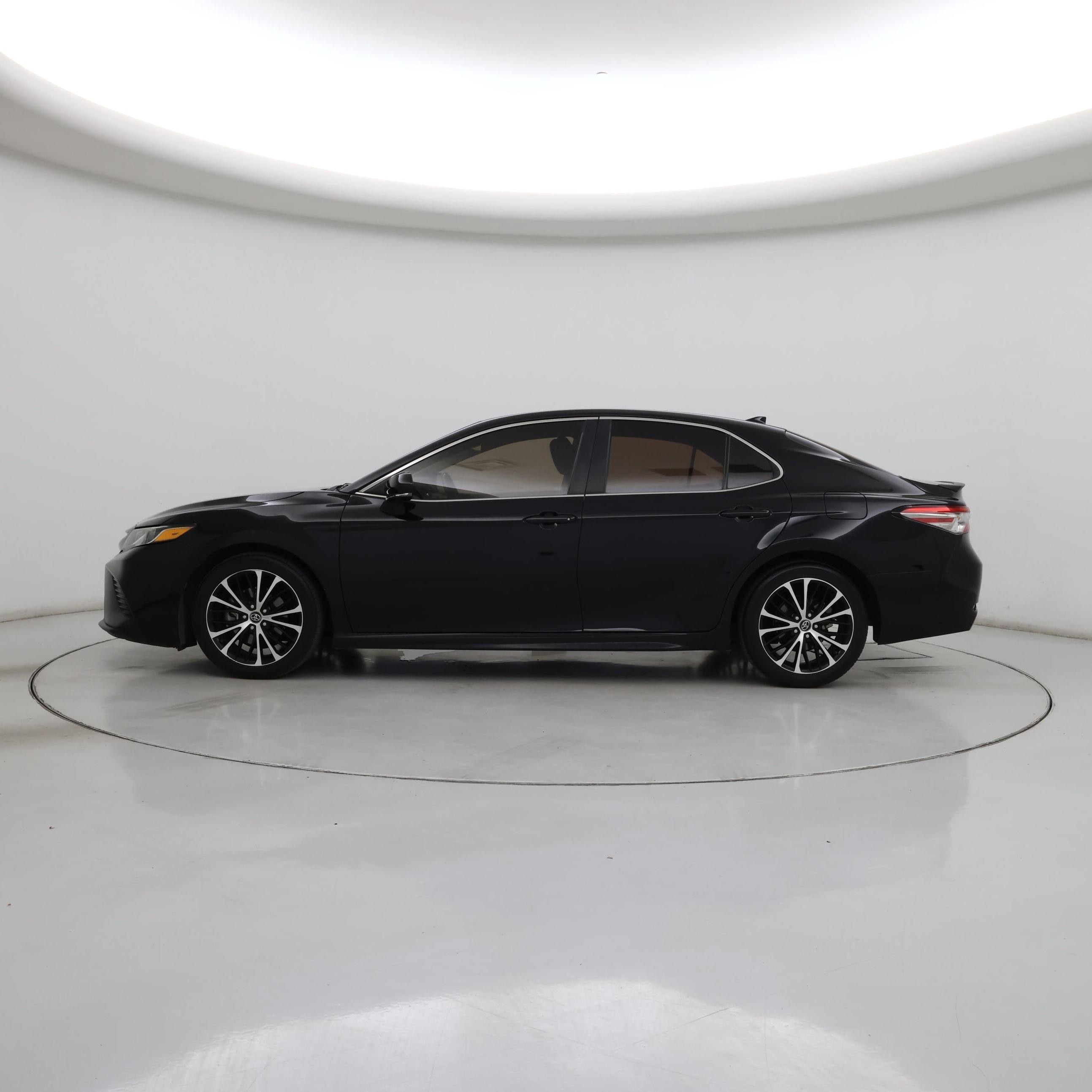 Thumbnail: 2019 Toyota Camry - 3