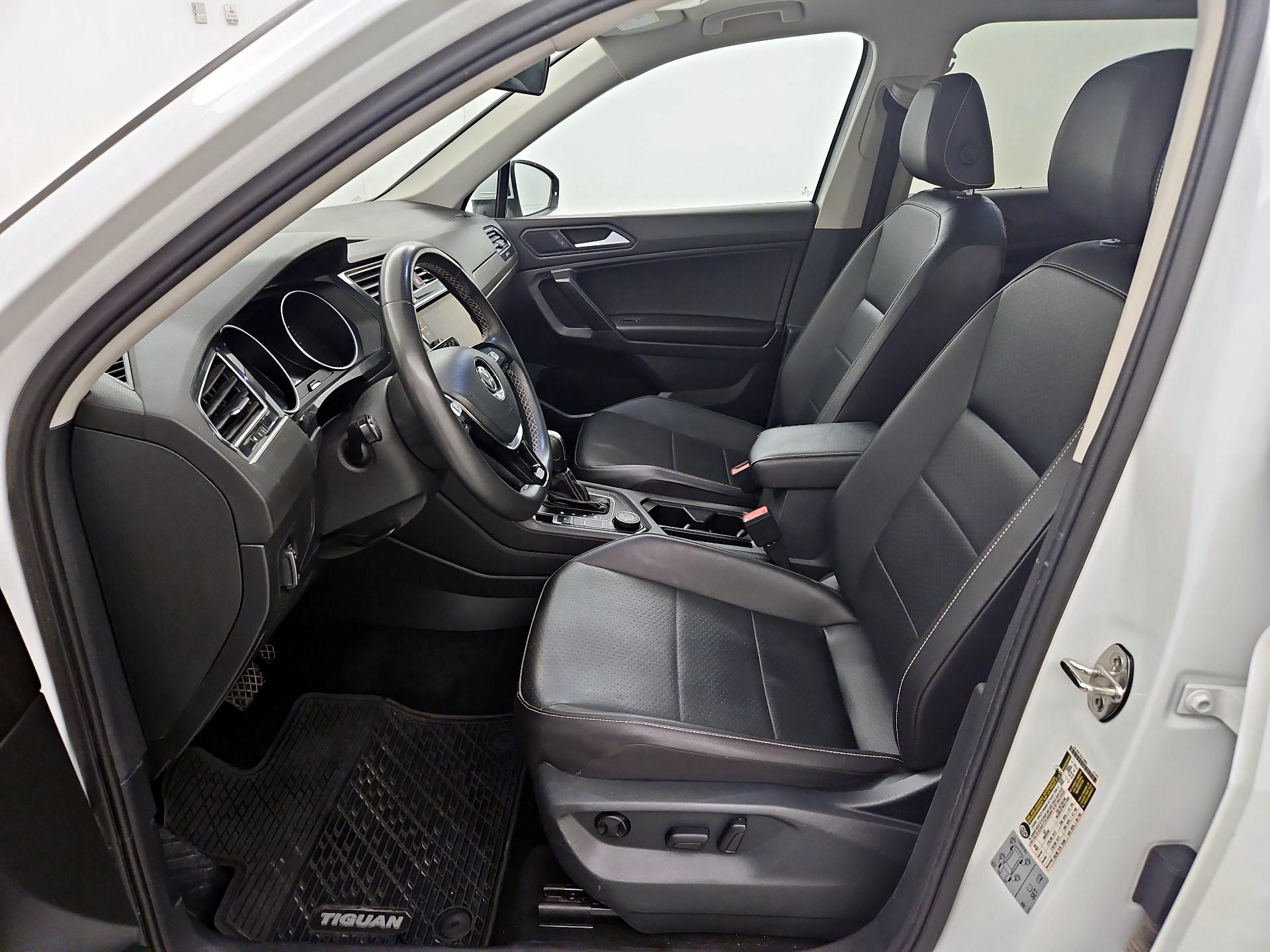 Thumbnail: 2021 Volkswagen Tiguan - 11