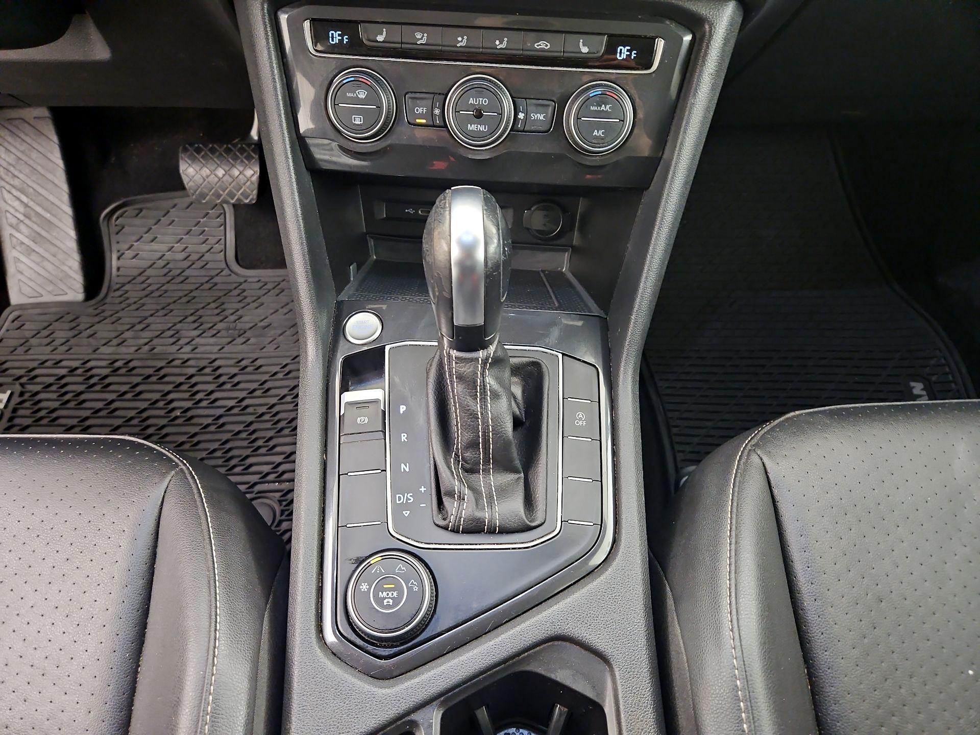 Thumbnail: 2021 Volkswagen Tiguan - 17