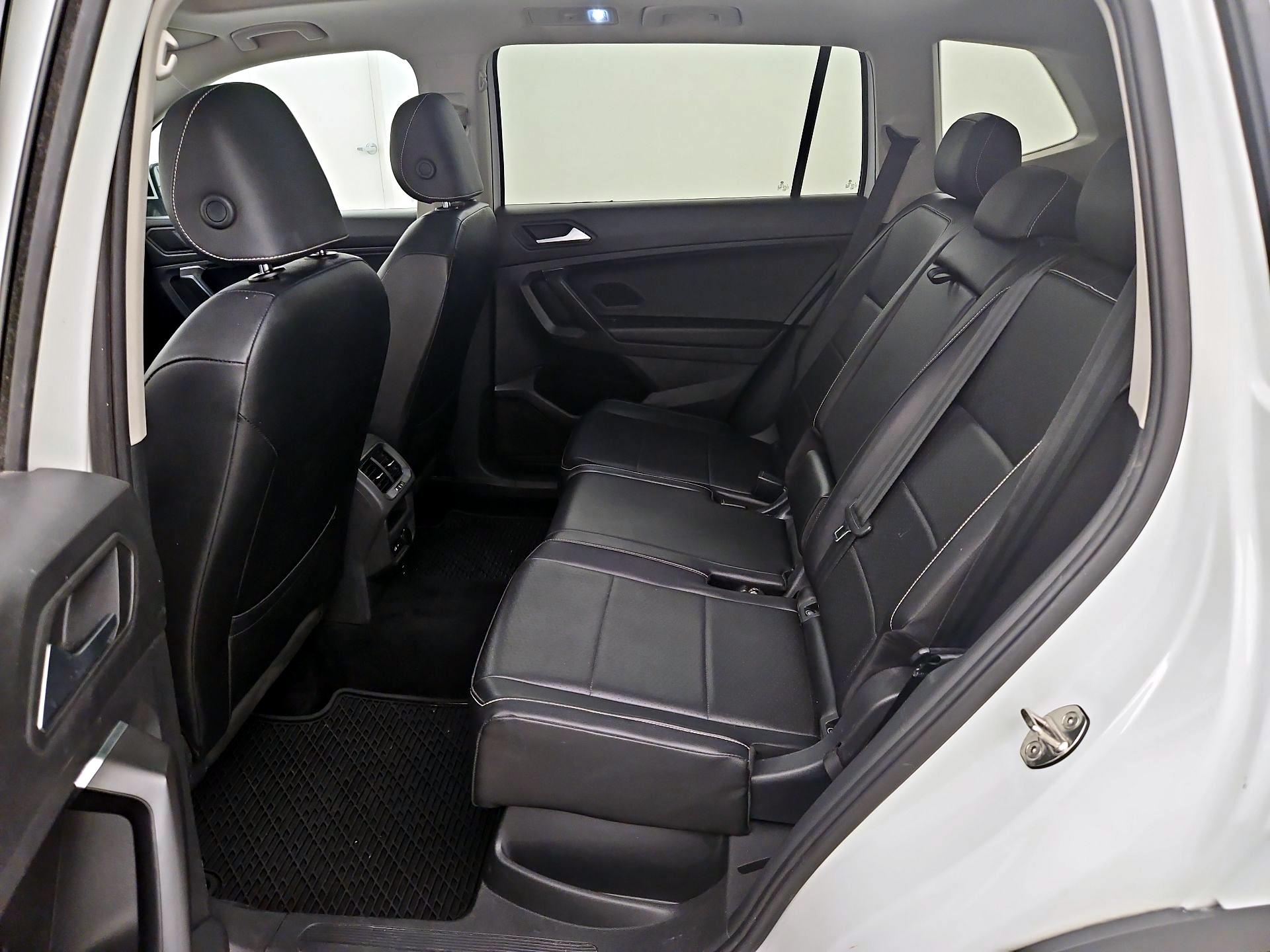 Thumbnail: 2021 Volkswagen Tiguan - 20