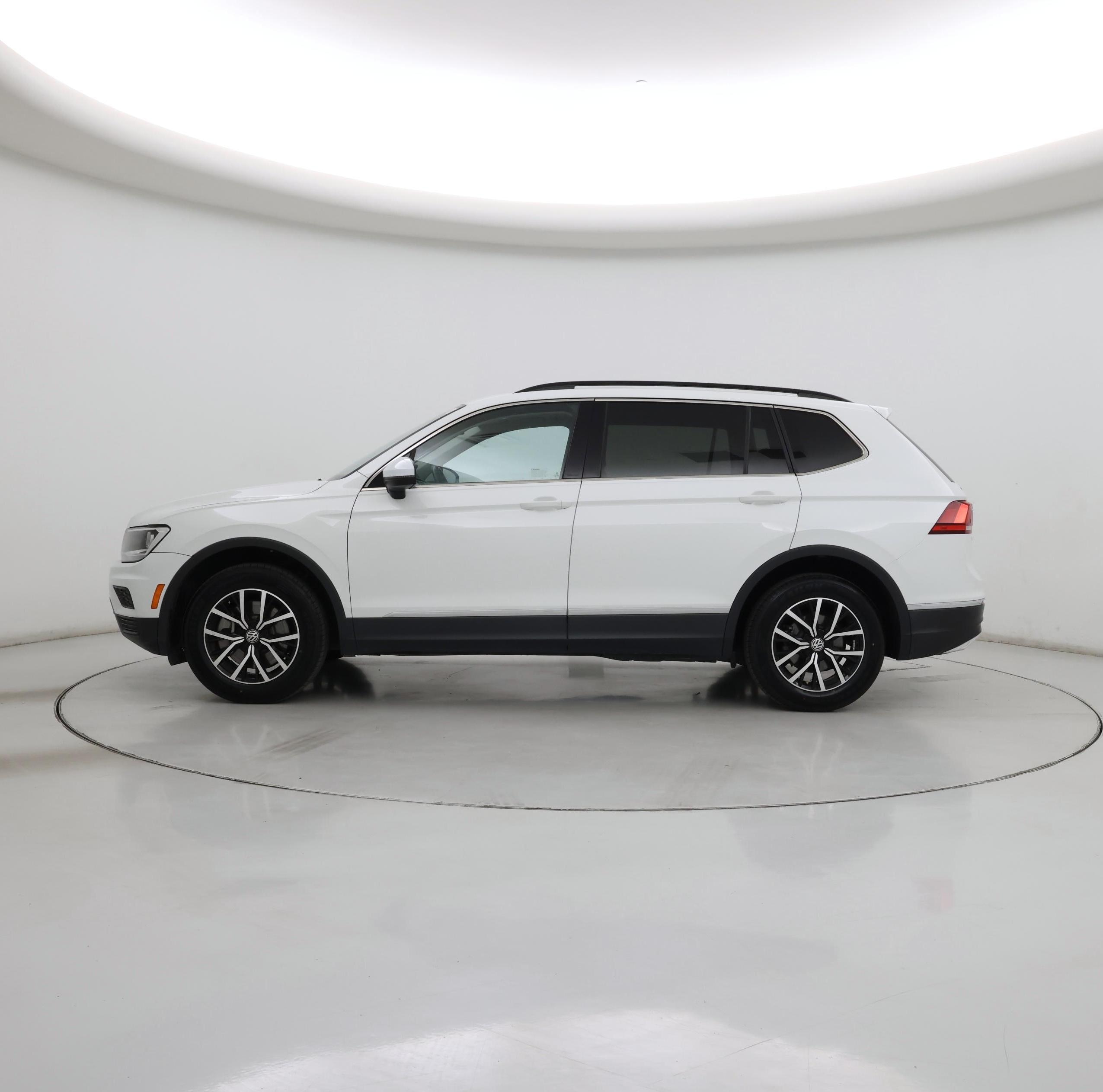 Thumbnail: 2021 Volkswagen Tiguan - 3
