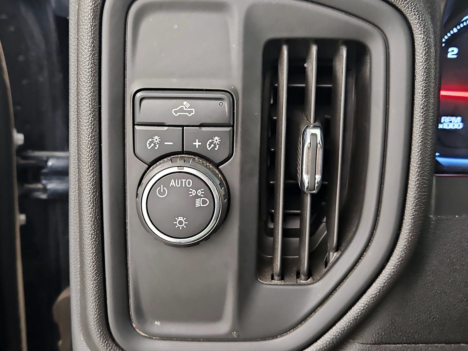 Thumbnail: 2020 Chevrolet Silverado 1500 - 13