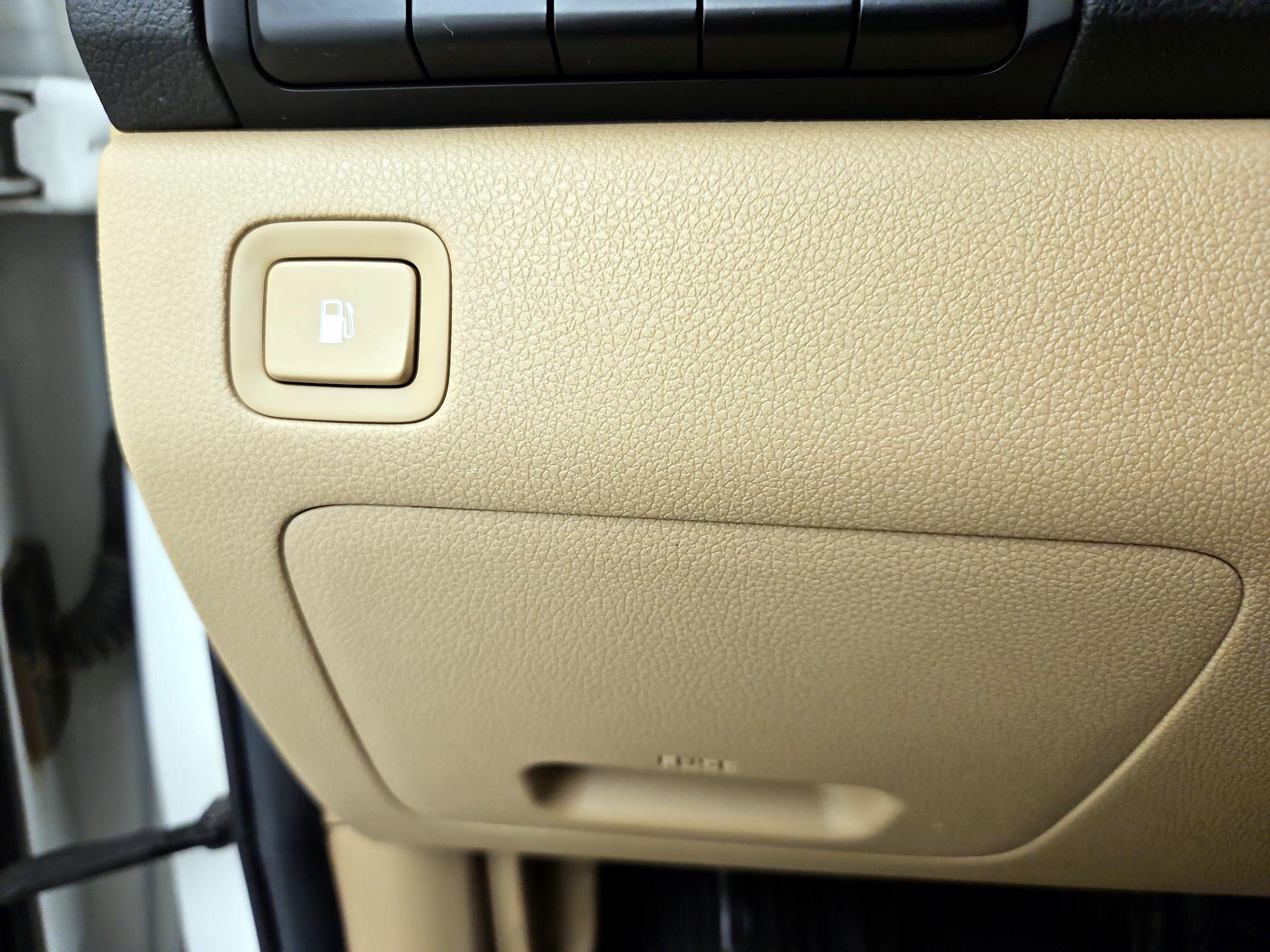 Thumbnail: 2016 Kia Sedona - 13