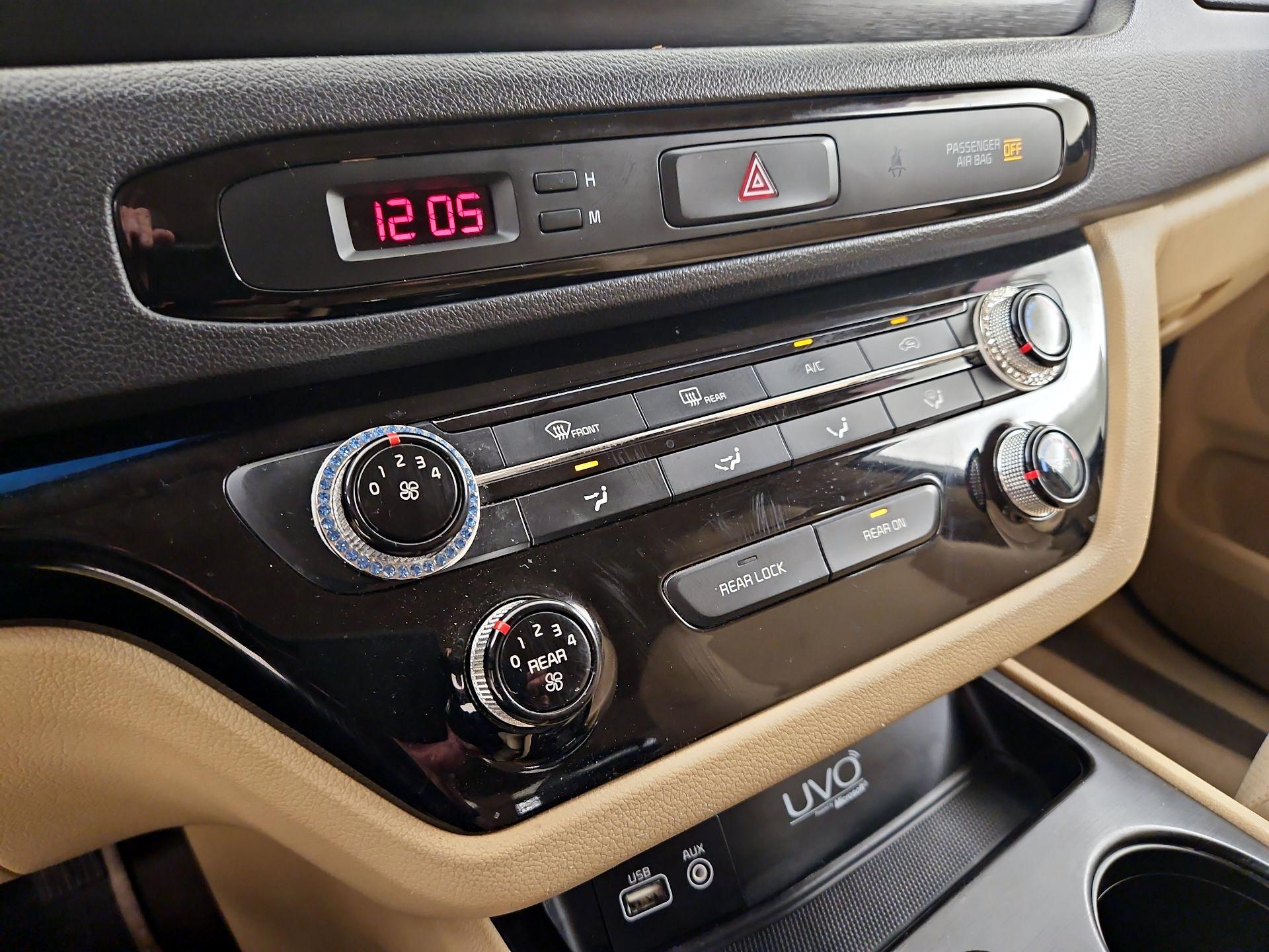 Thumbnail: 2016 Kia Sedona - 16
