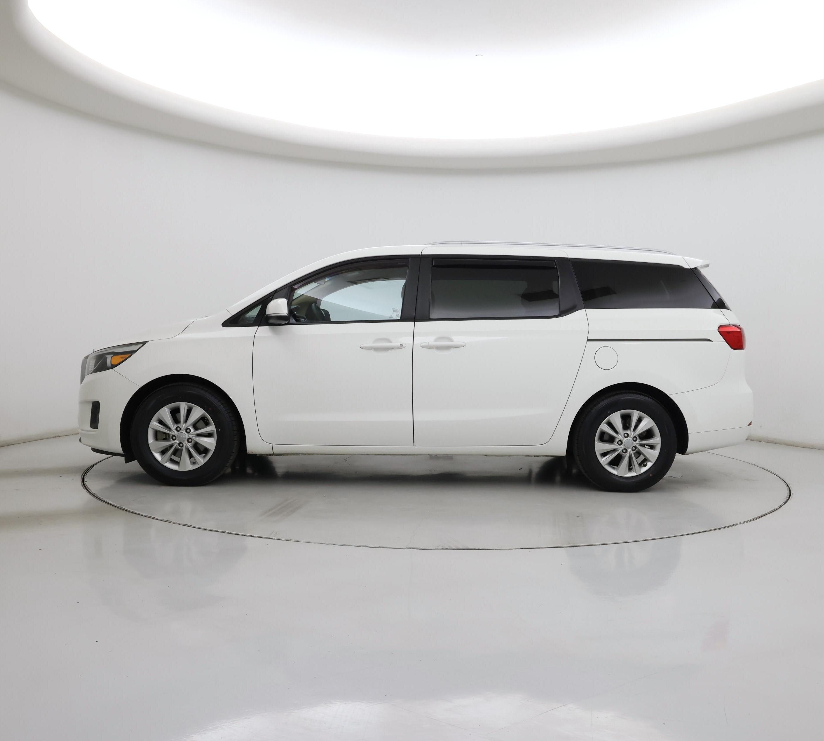 Thumbnail: 2016 Kia Sedona - 3