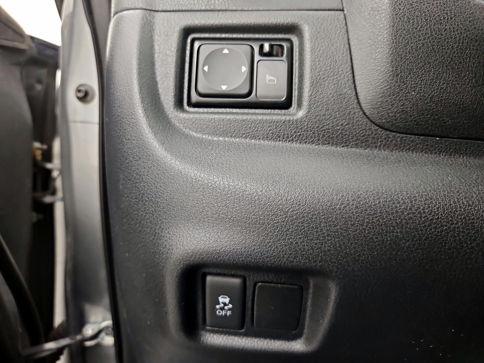 Thumbnail: 2015 Nissan Versa Note - 13