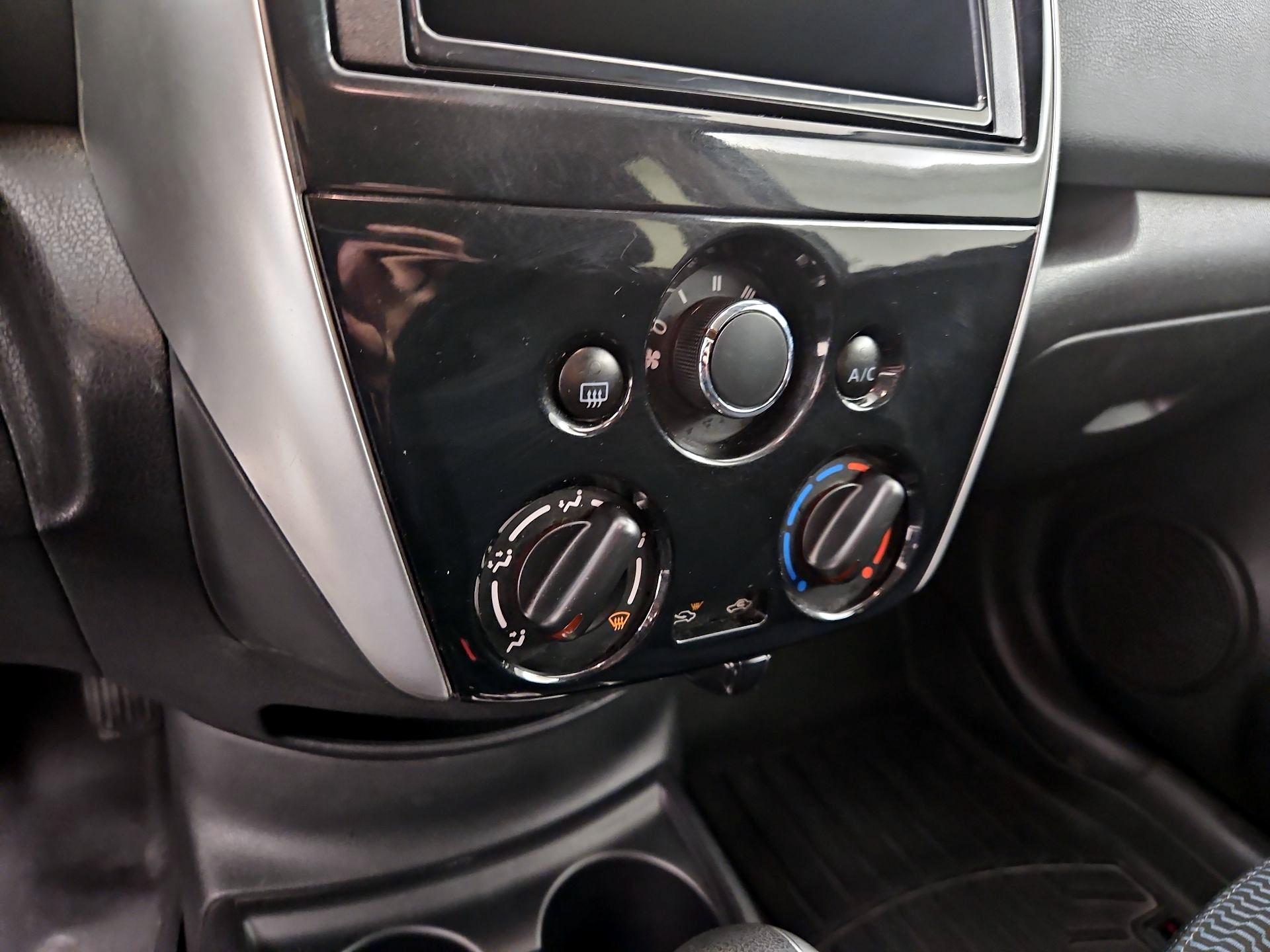 Thumbnail: 2015 Nissan Versa Note - 15