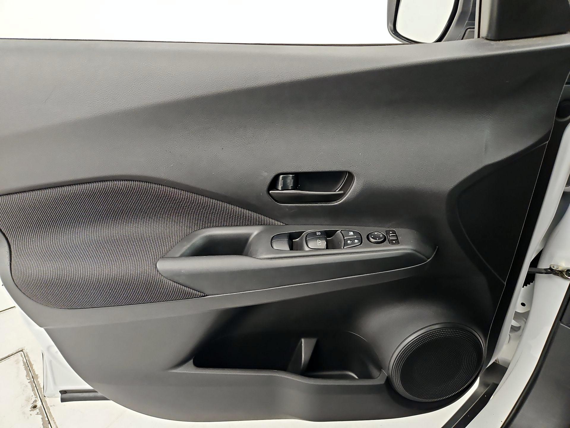 Thumbnail: 2019 Nissan Kicks - 12