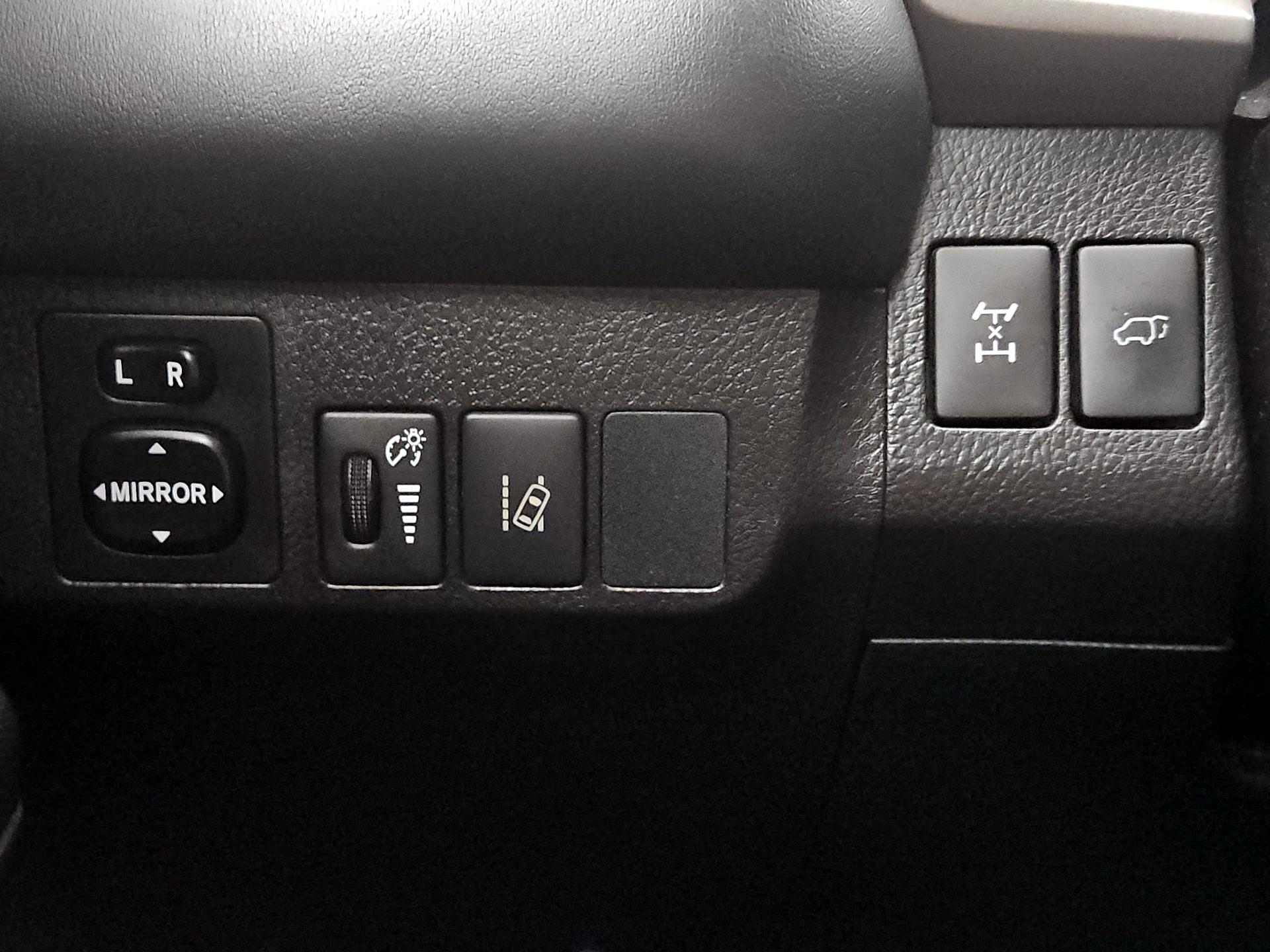 Thumbnail: 2018 Toyota RAV4 - 13