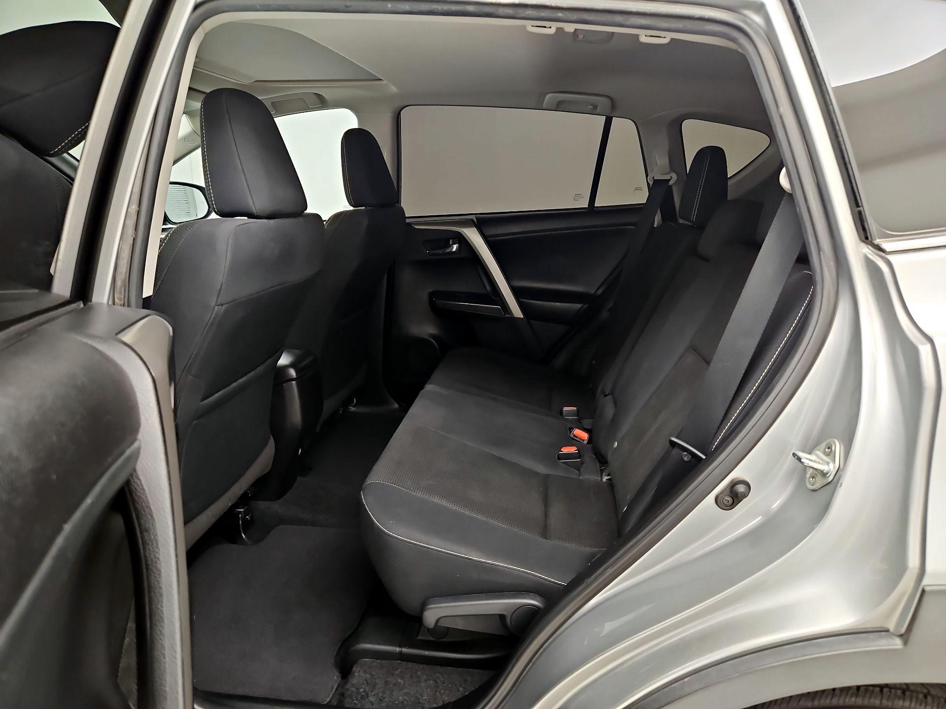 Thumbnail: 2018 Toyota RAV4 - 20
