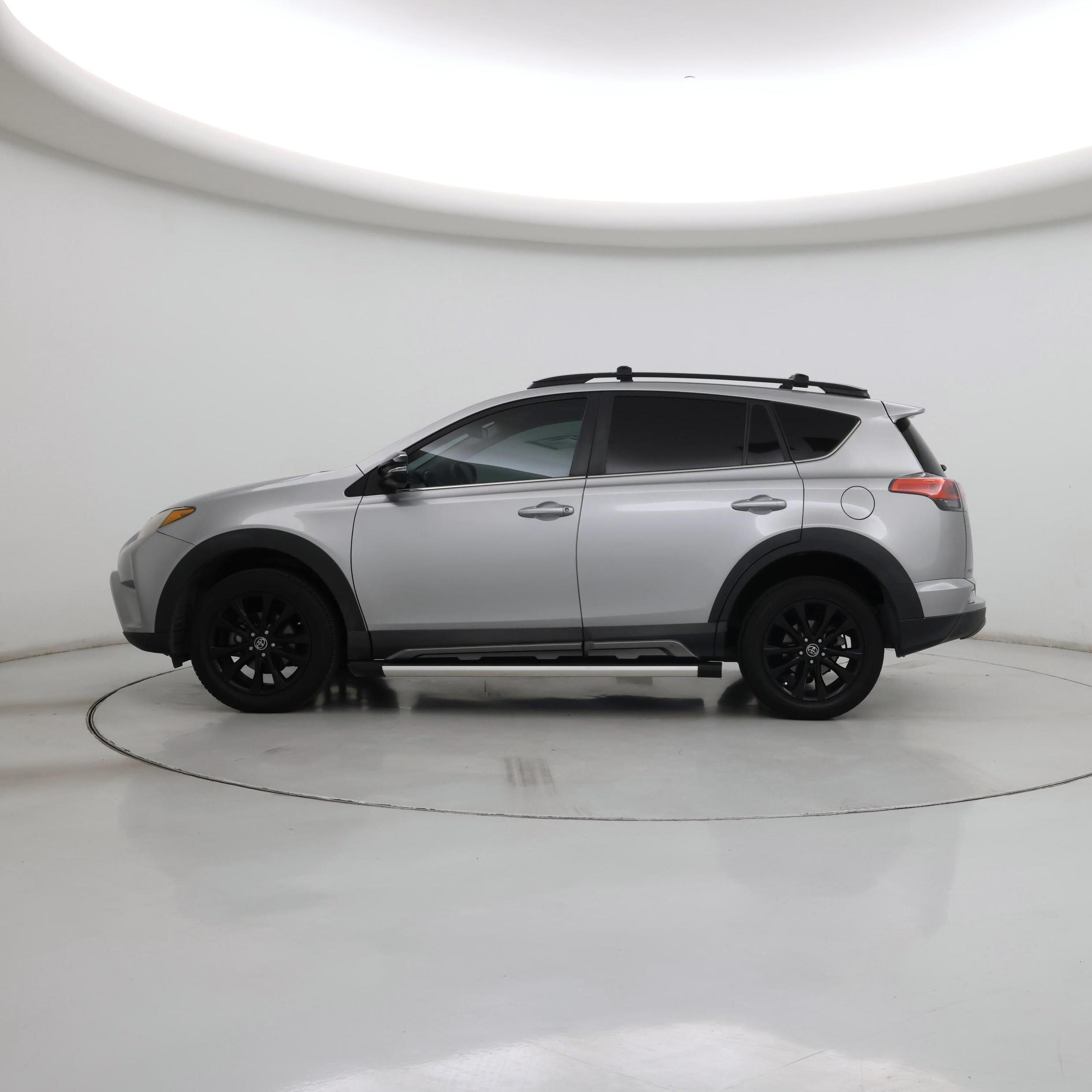 Thumbnail: 2018 Toyota RAV4 - 3
