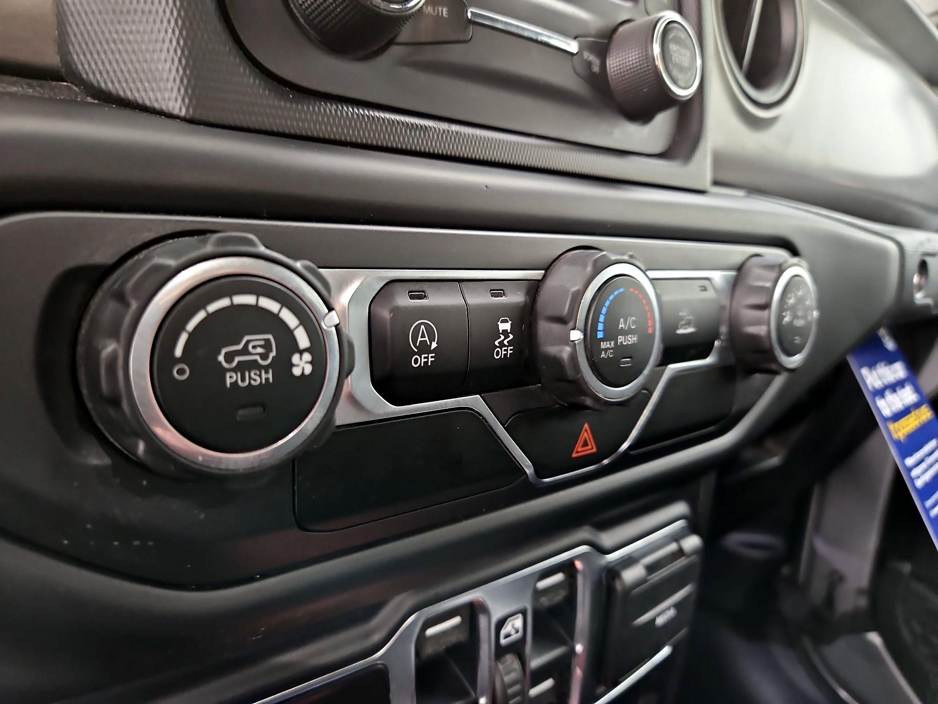Thumbnail: 2020 Jeep Gladiator - 16