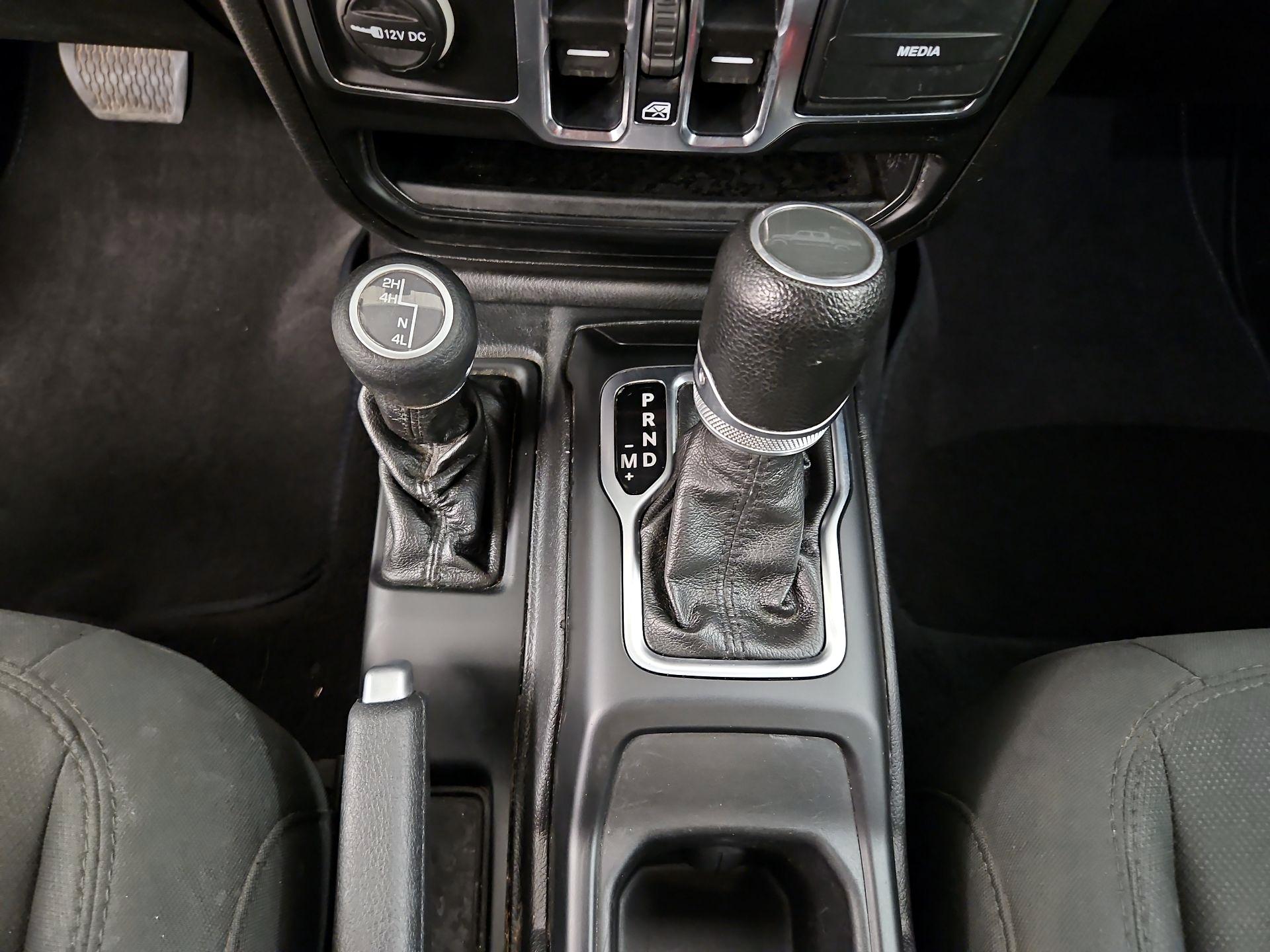 Thumbnail: 2020 Jeep Gladiator - 17