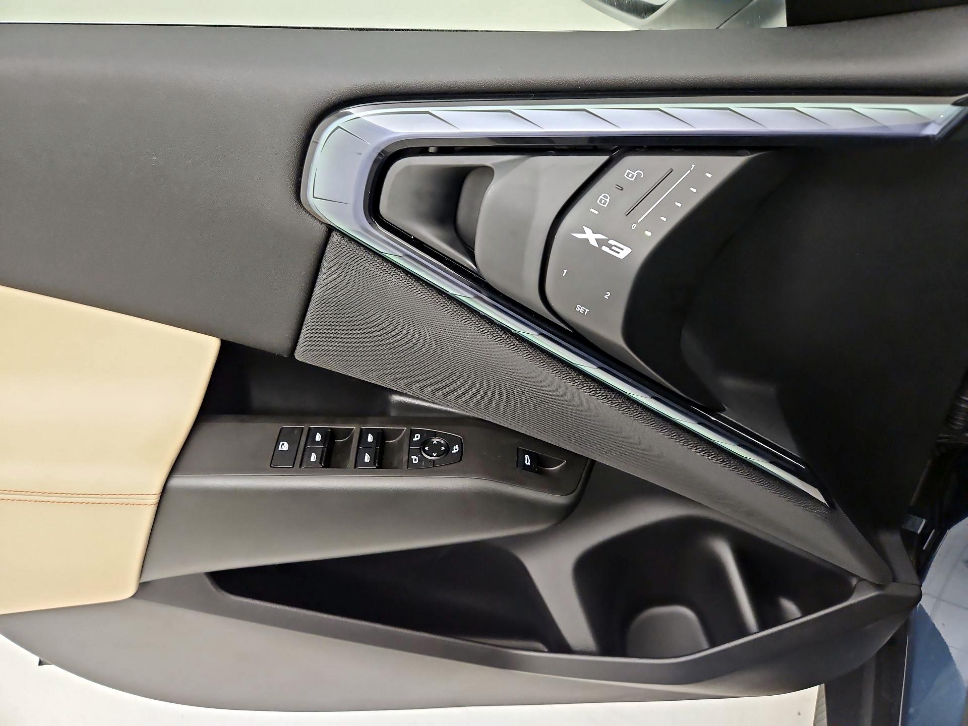 Thumbnail: 2025 BMW X3 - 12