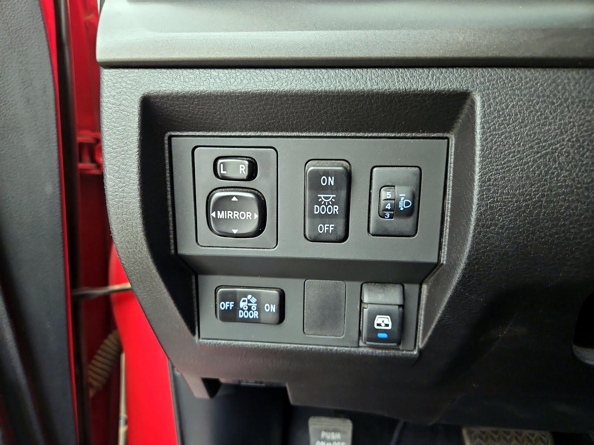 Thumbnail: 2014 Toyota Tundra - 13
