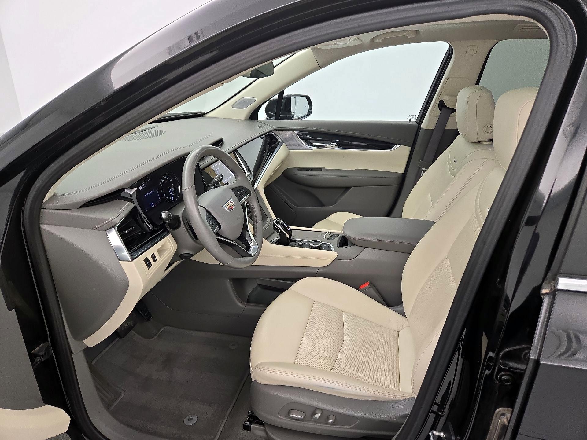 Thumbnail: 2023 Cadillac XT6 - 11