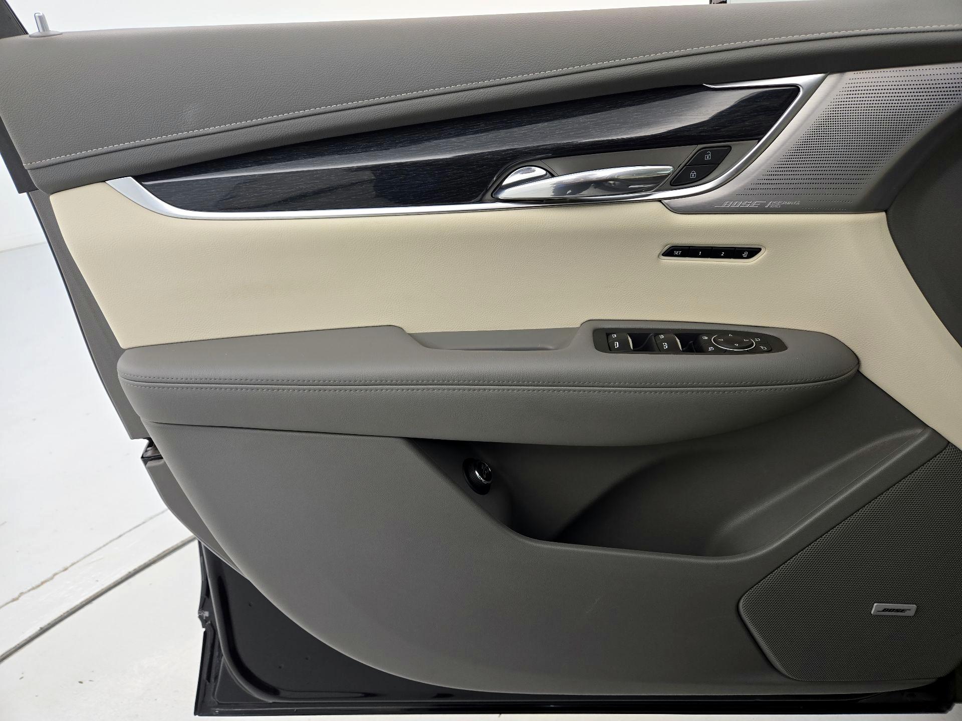 Thumbnail: 2023 Cadillac XT6 - 12