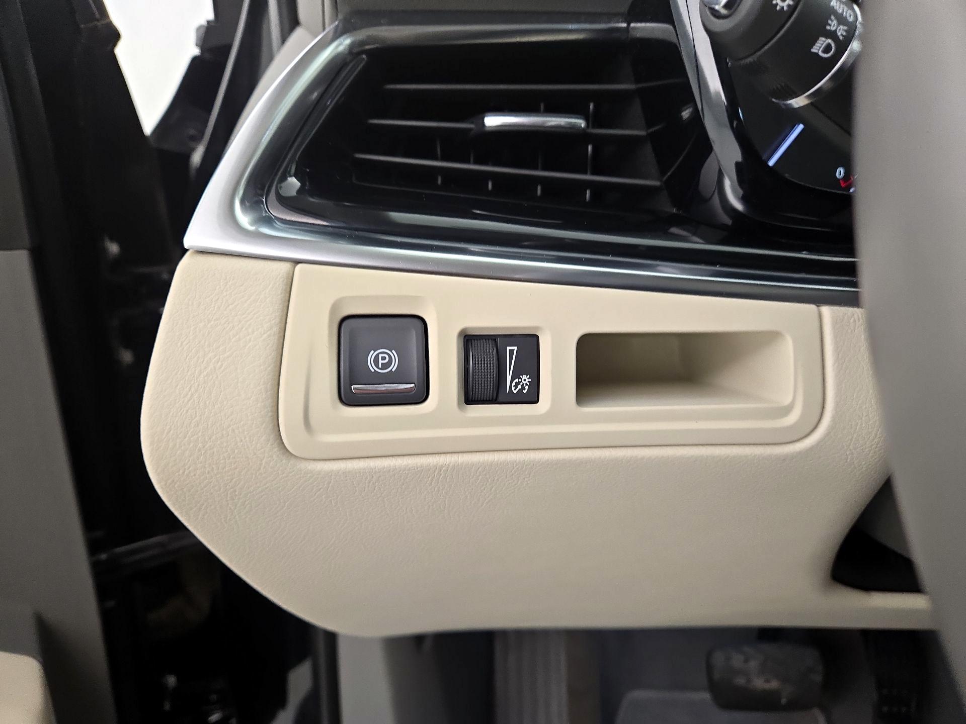 Thumbnail: 2023 Cadillac XT6 - 13