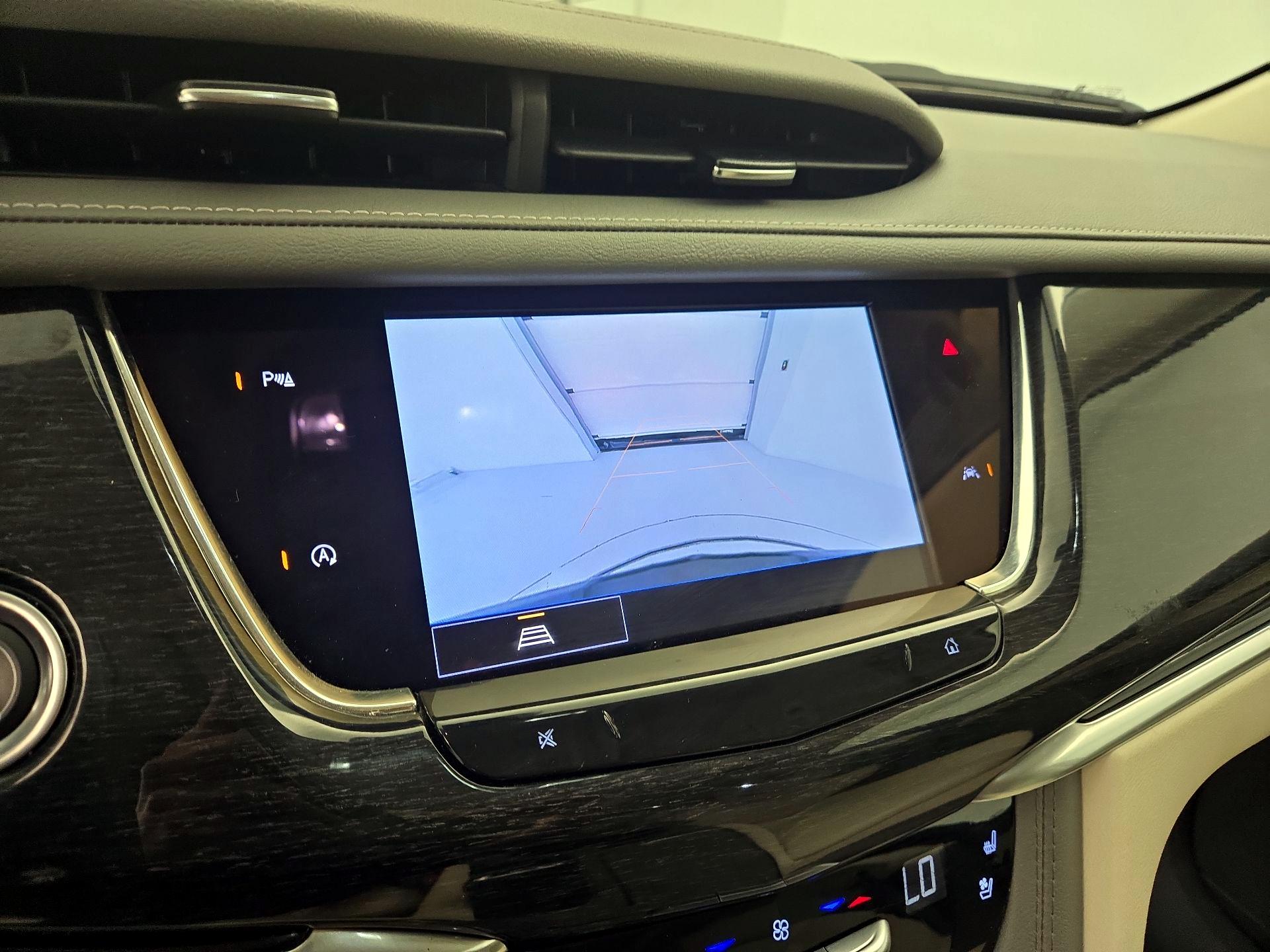 Thumbnail: 2023 Cadillac XT6 - 15