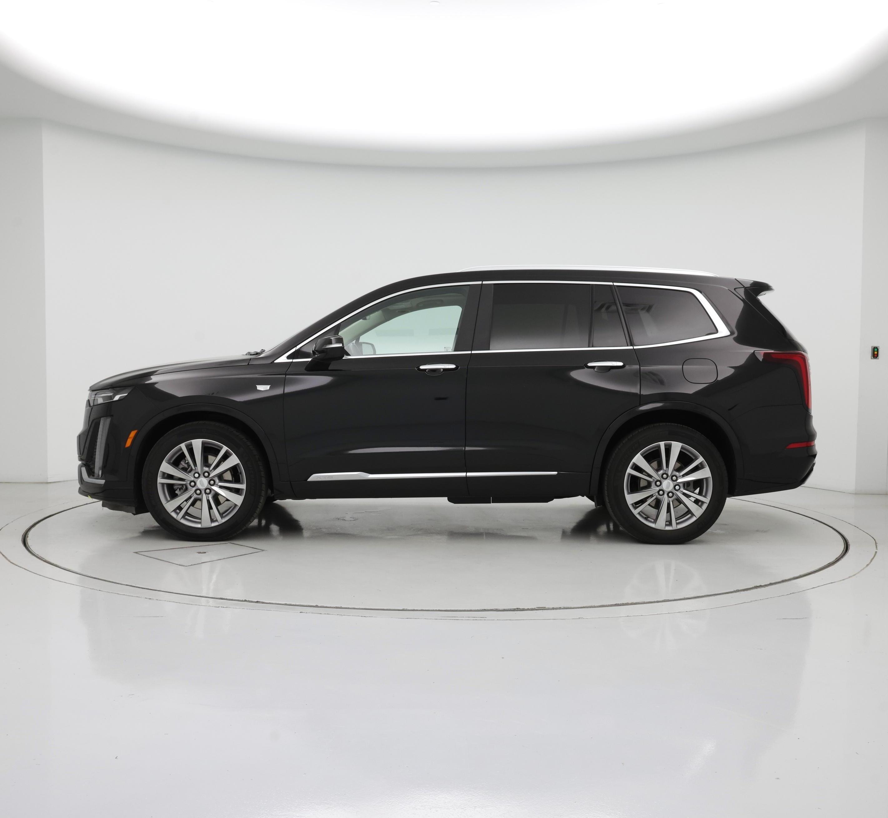 Thumbnail: 2023 Cadillac XT6 - 3