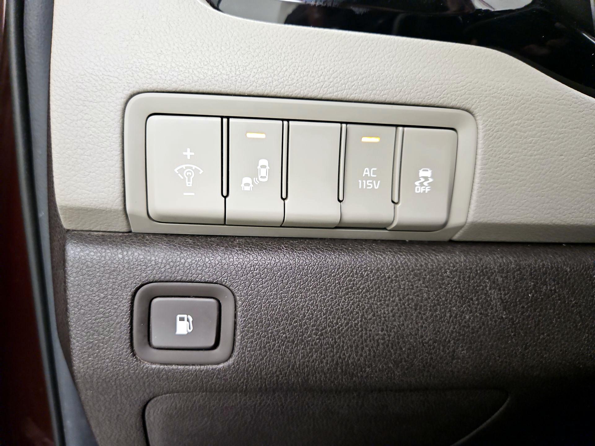 Thumbnail: 2015 Kia Sedona - 13