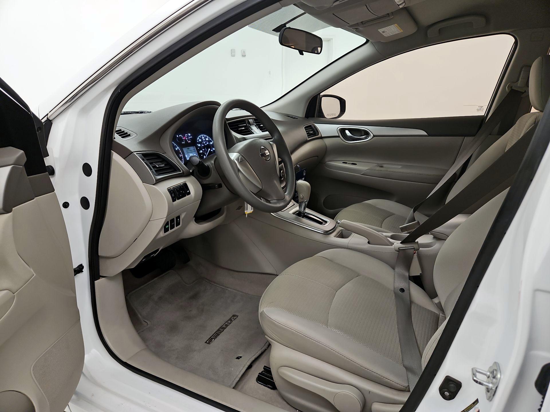 Thumbnail: 2014 Nissan Sentra - 11