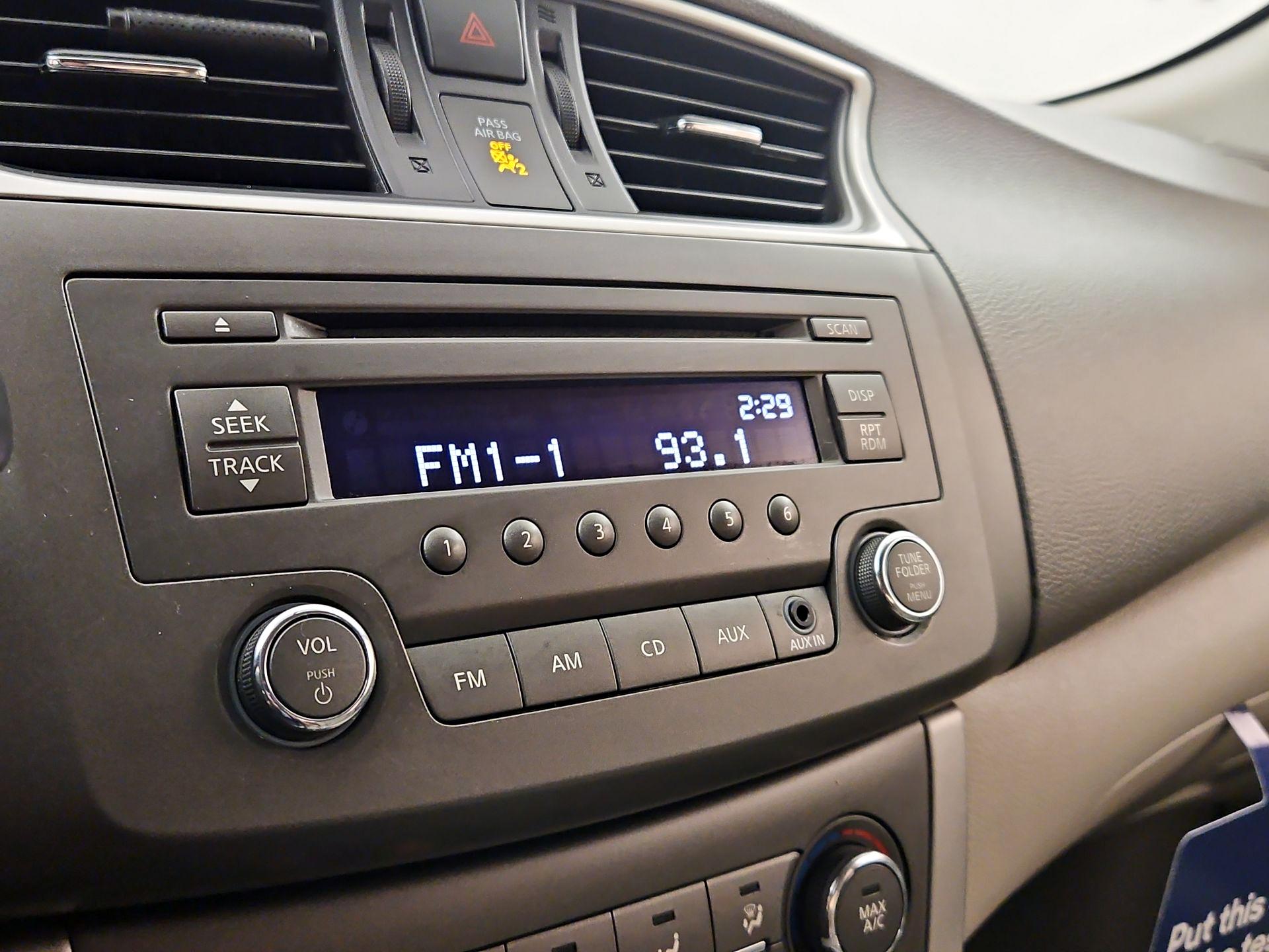 Thumbnail: 2014 Nissan Sentra - 14