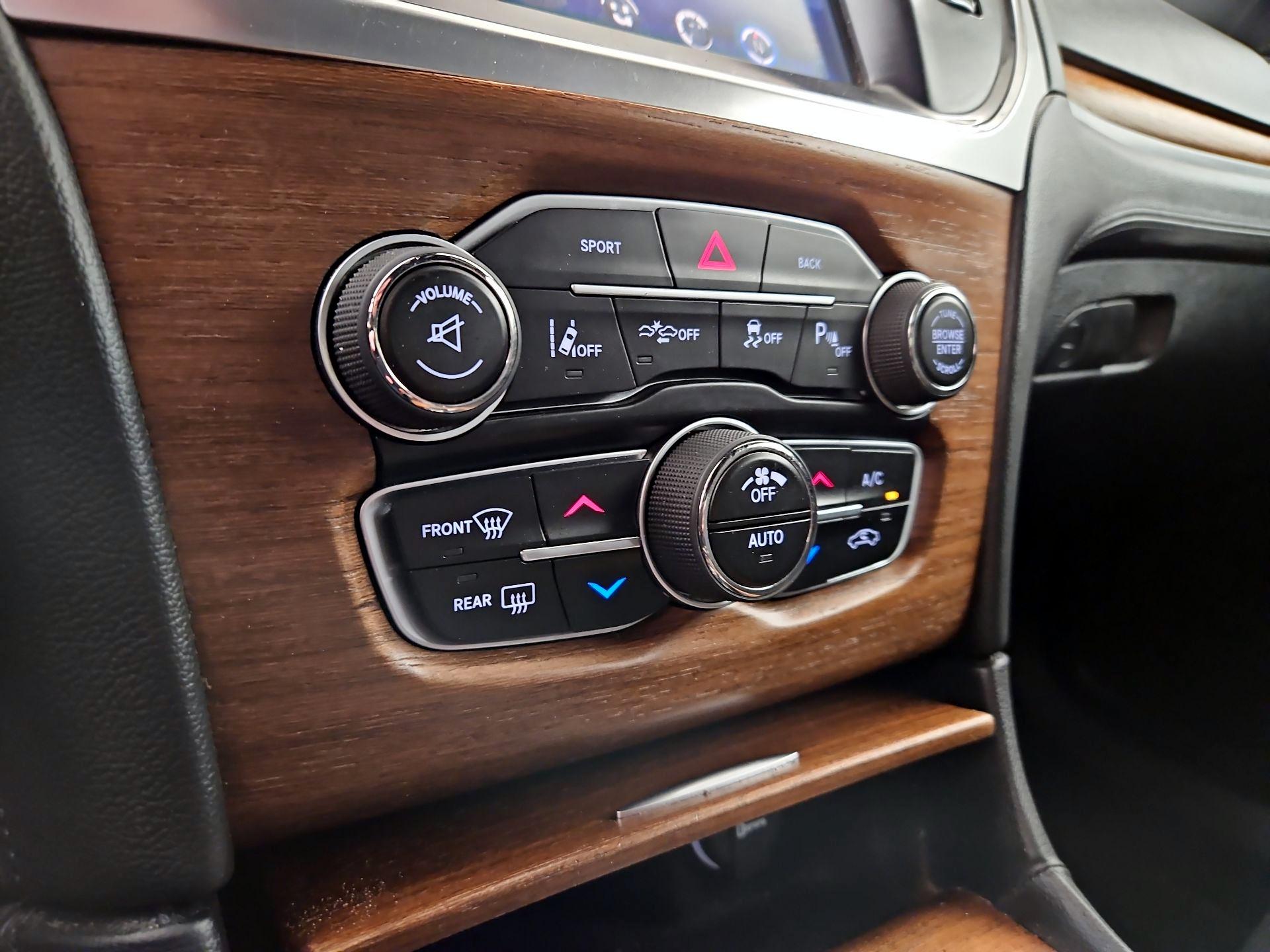 Thumbnail: 2015 Chrysler 300 - 17