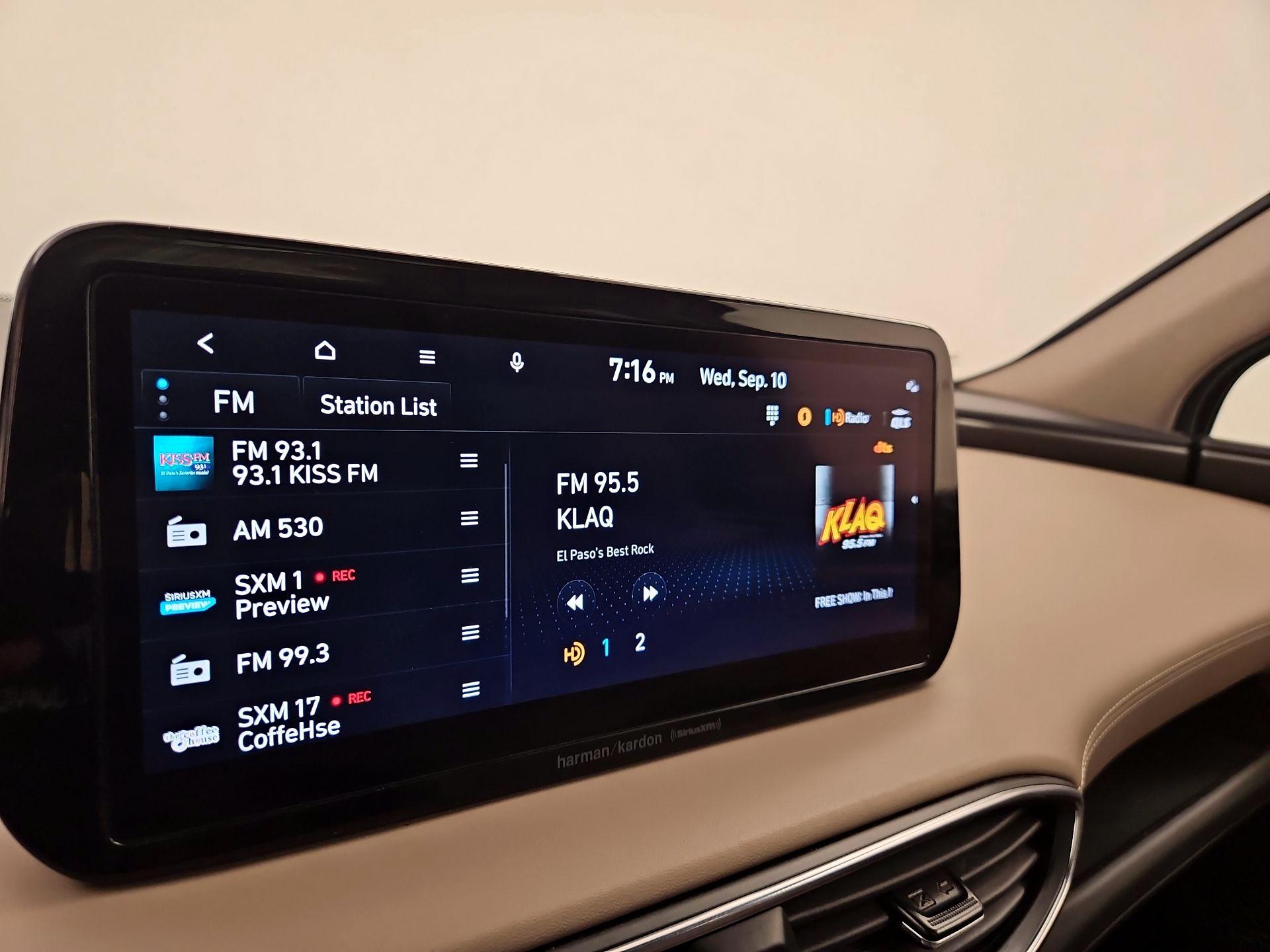 Thumbnail: 2023 Hyundai Santa Fe - 16