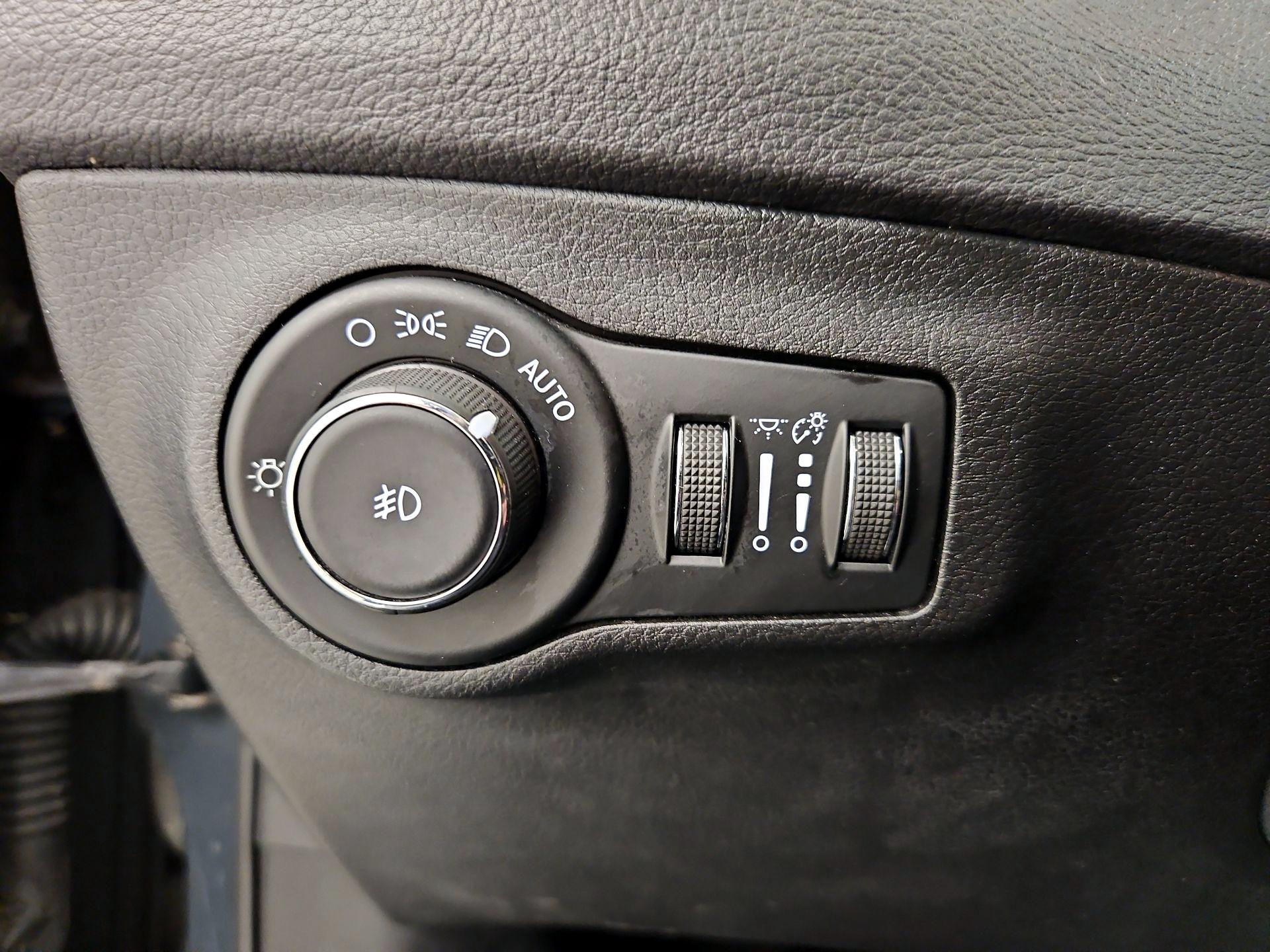 Thumbnail: 2018 Jeep Compass - 13