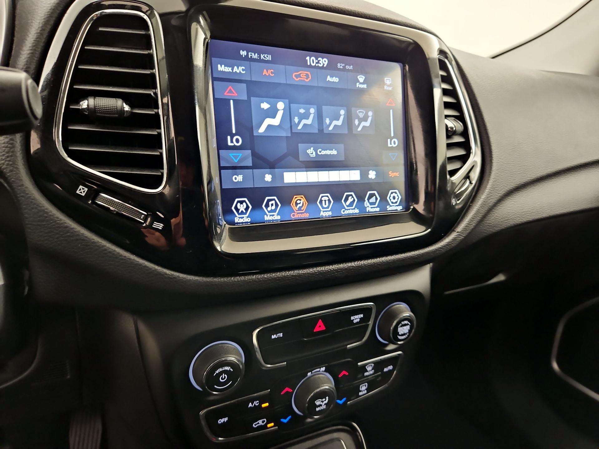 Thumbnail: 2018 Jeep Compass - 16