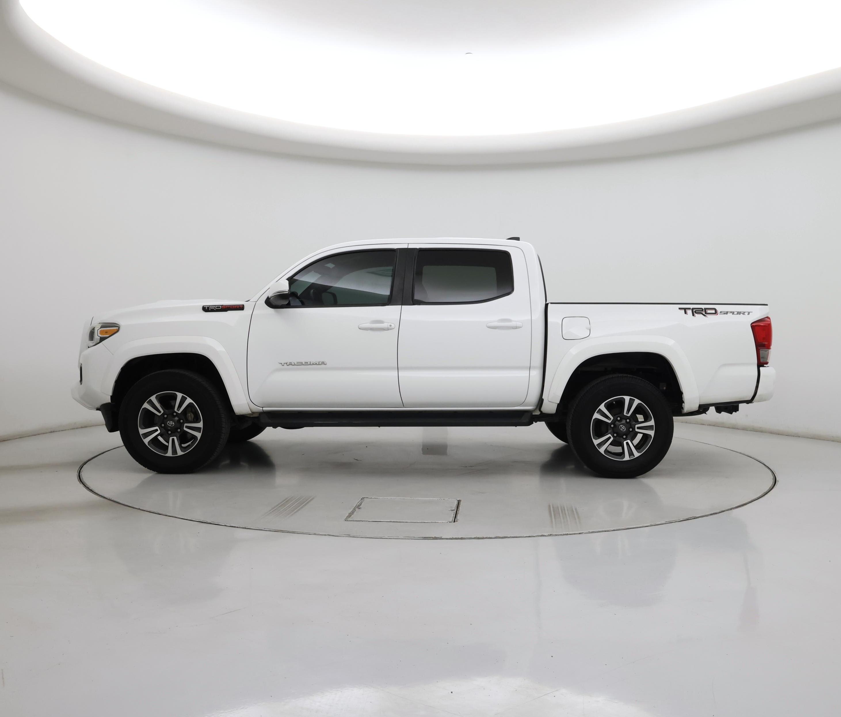 Thumbnail: 2017 Toyota Tacoma - 3