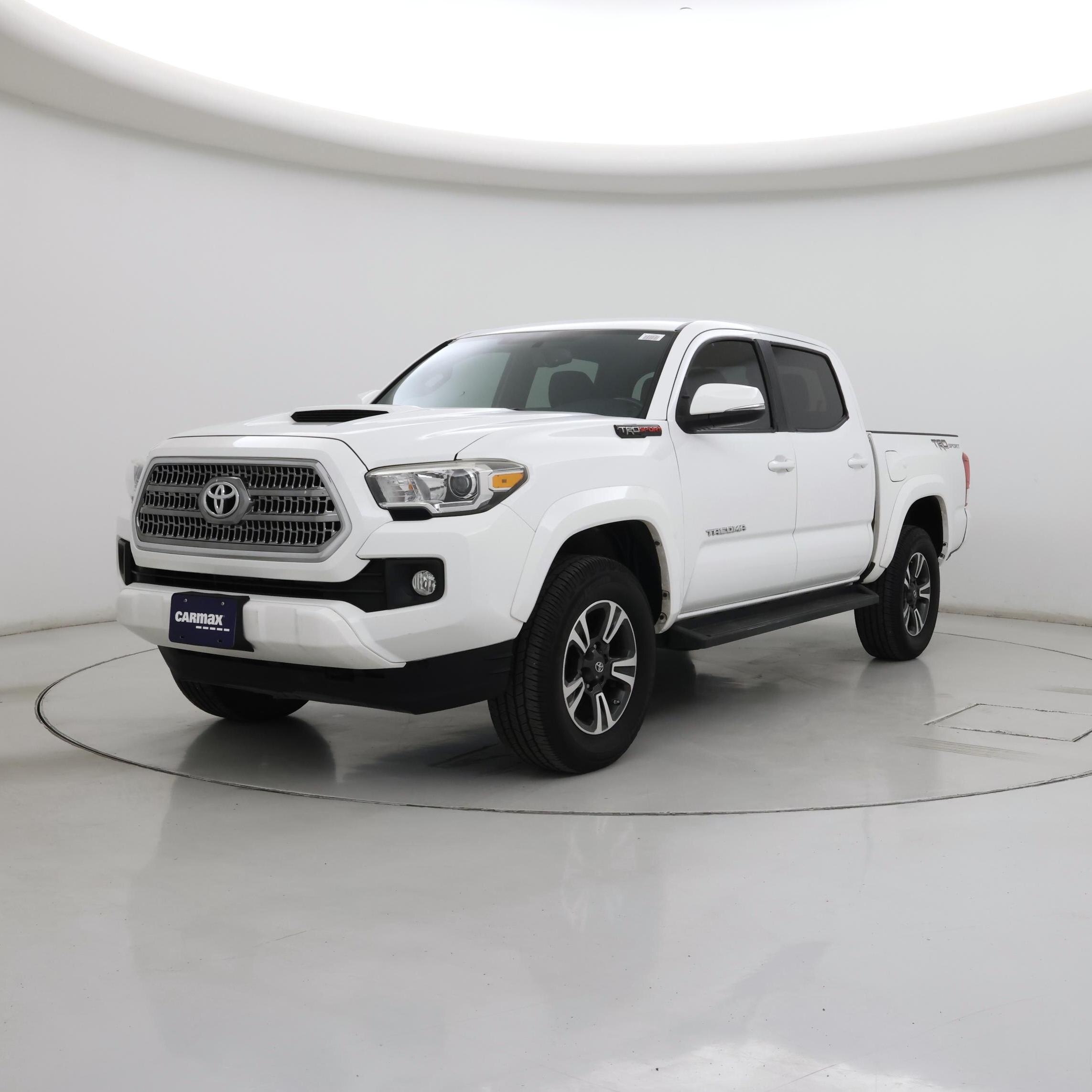 Thumbnail: 2017 Toyota Tacoma - 4