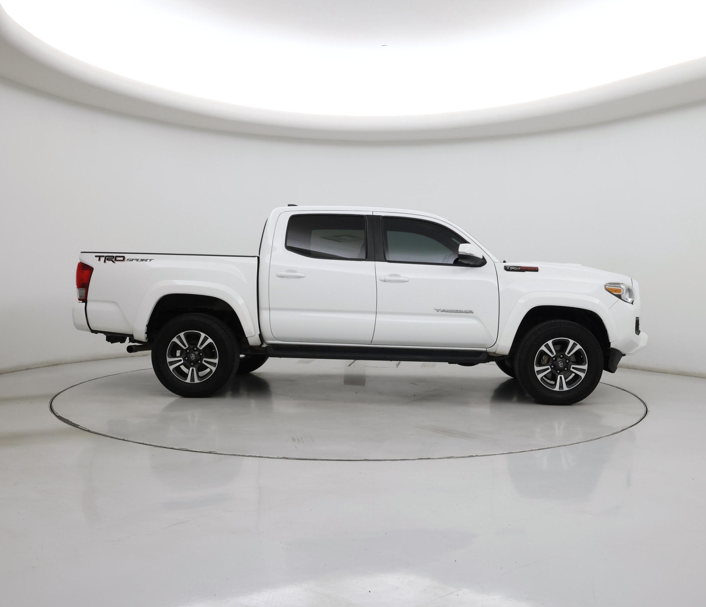 Thumbnail: 2017 Toyota Tacoma - 7