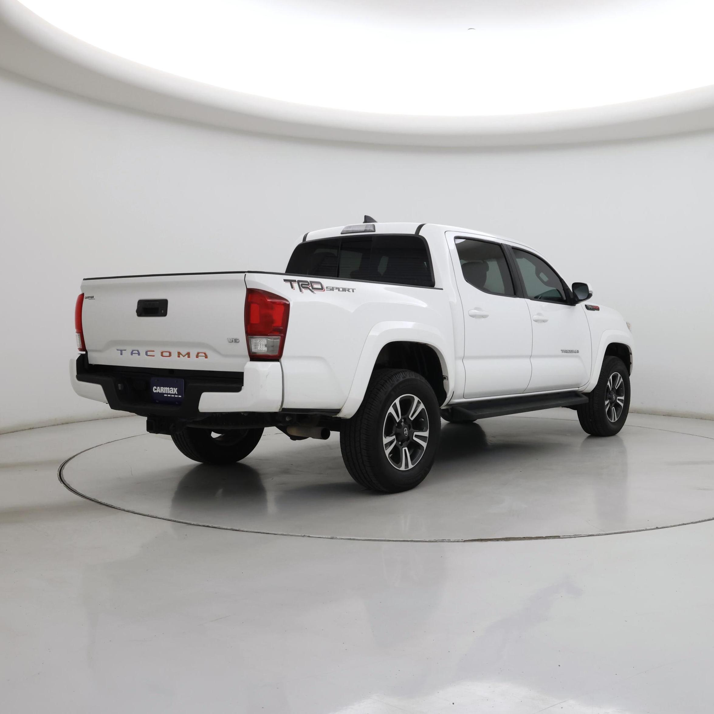 Thumbnail: 2017 Toyota Tacoma - 8