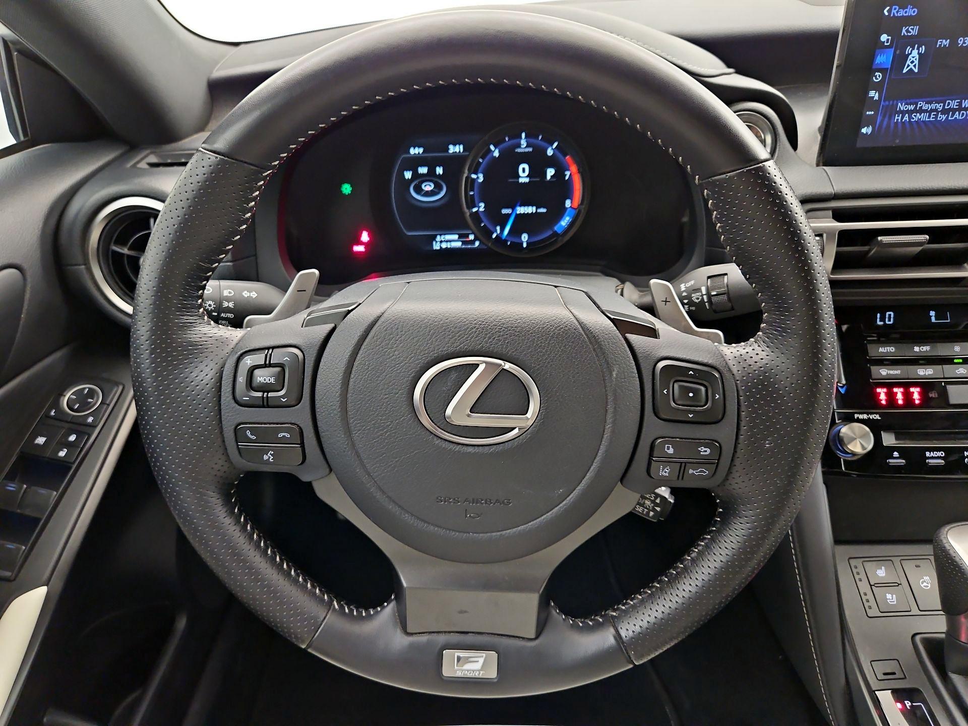 Thumbnail: 2022 Lexus IS - 10