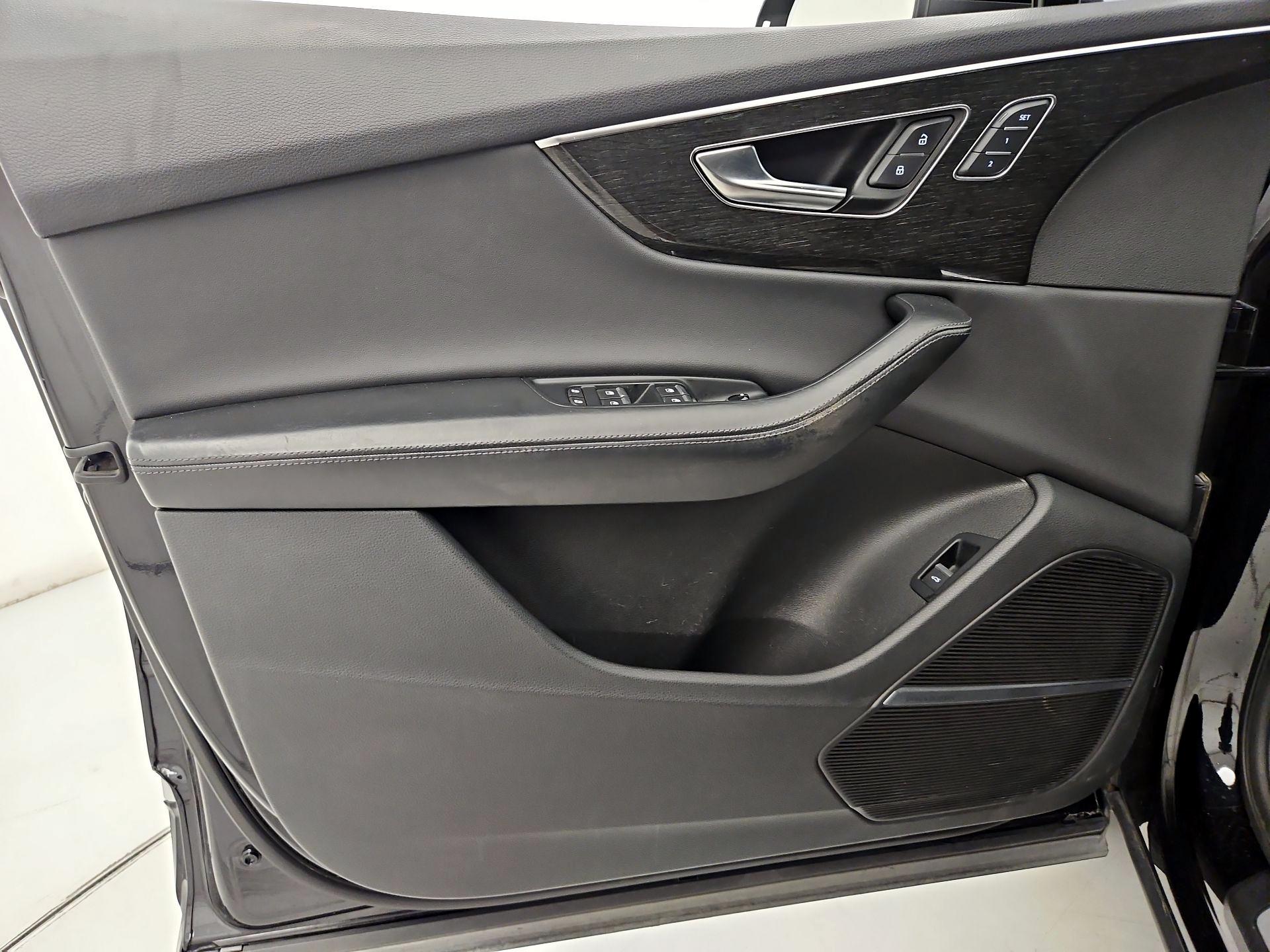 Thumbnail: 2021 Audi Q7 - 12