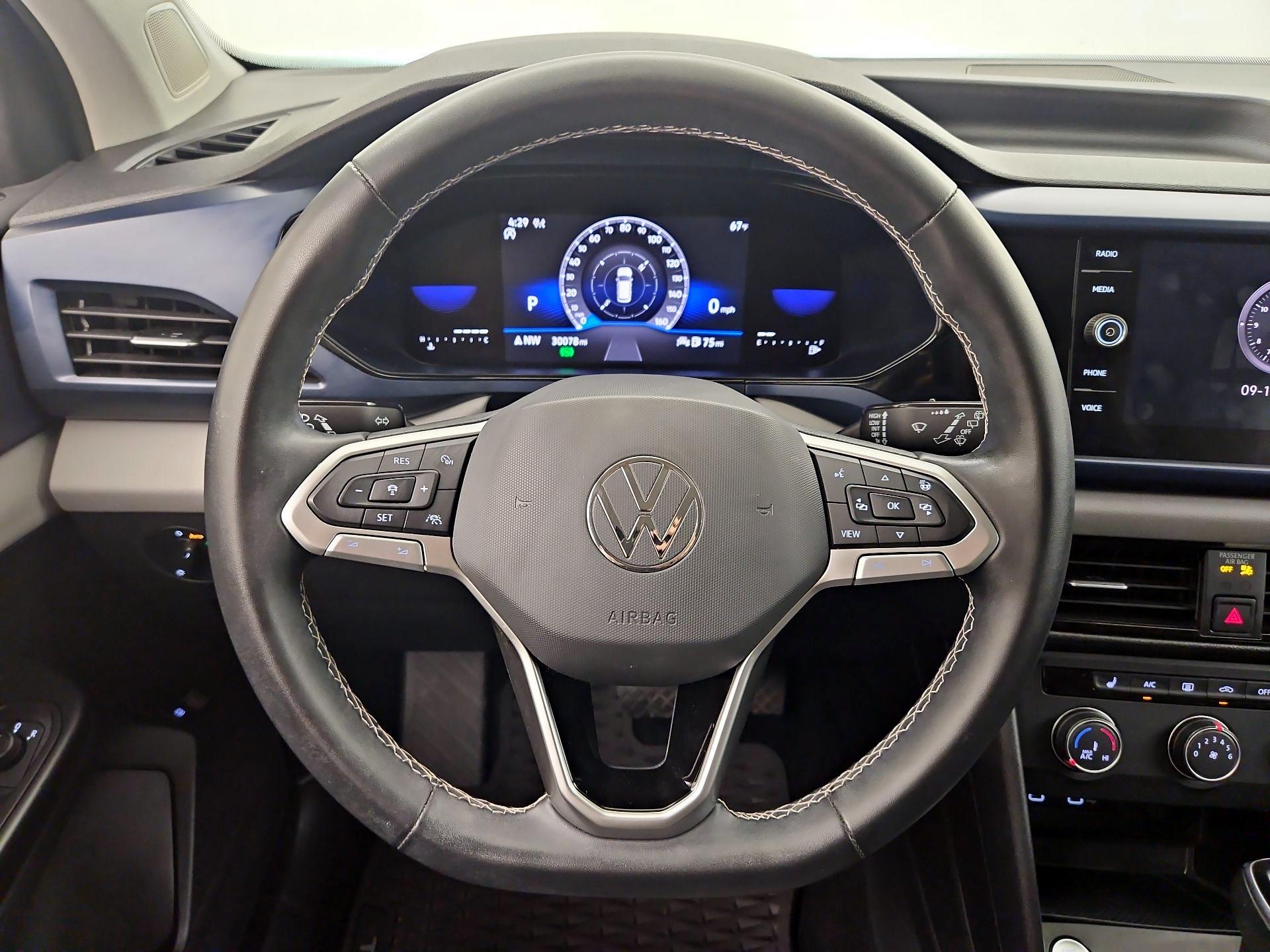 Thumbnail: 2022 Volkswagen Taos - 10