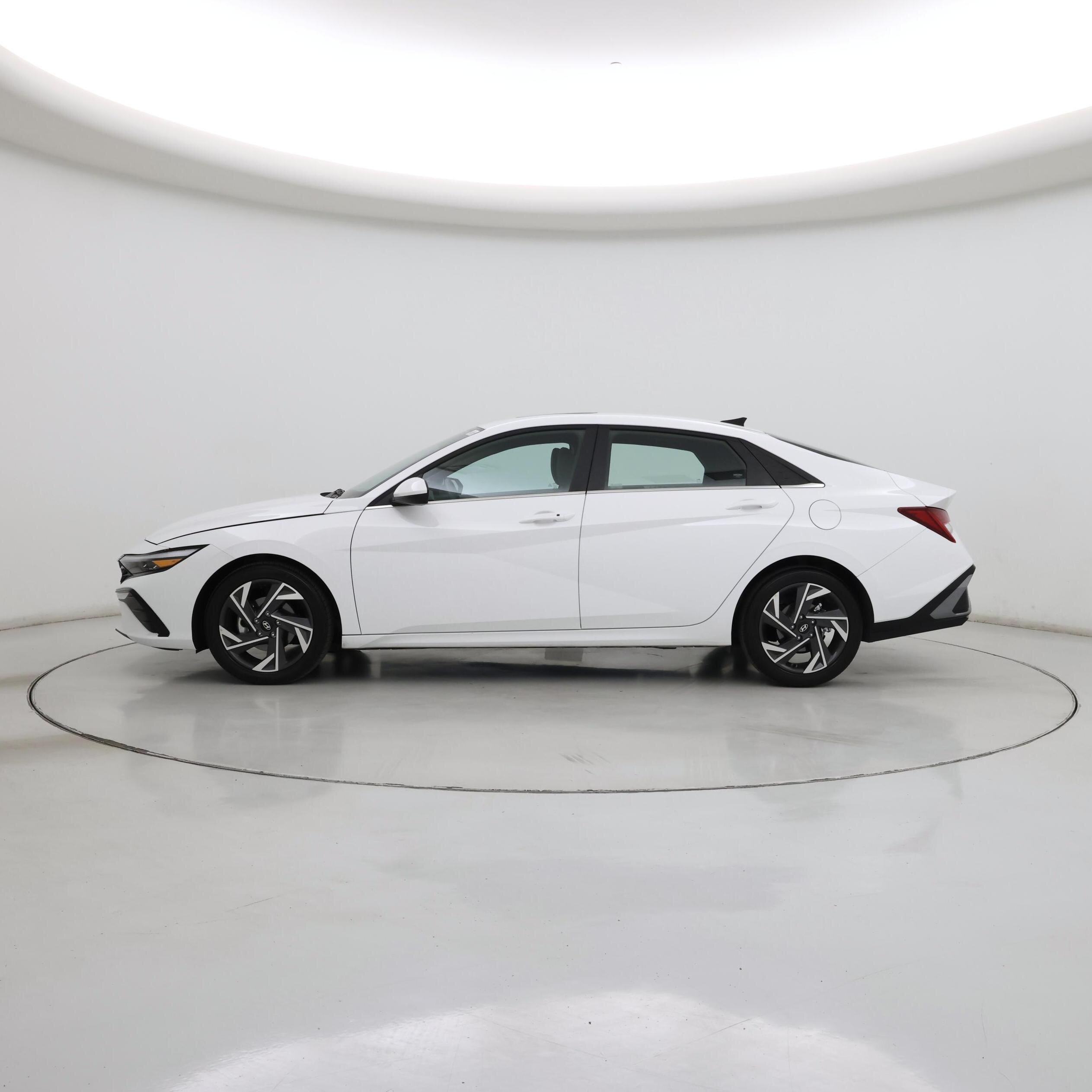 Thumbnail: 2024 Hyundai Elantra - 3