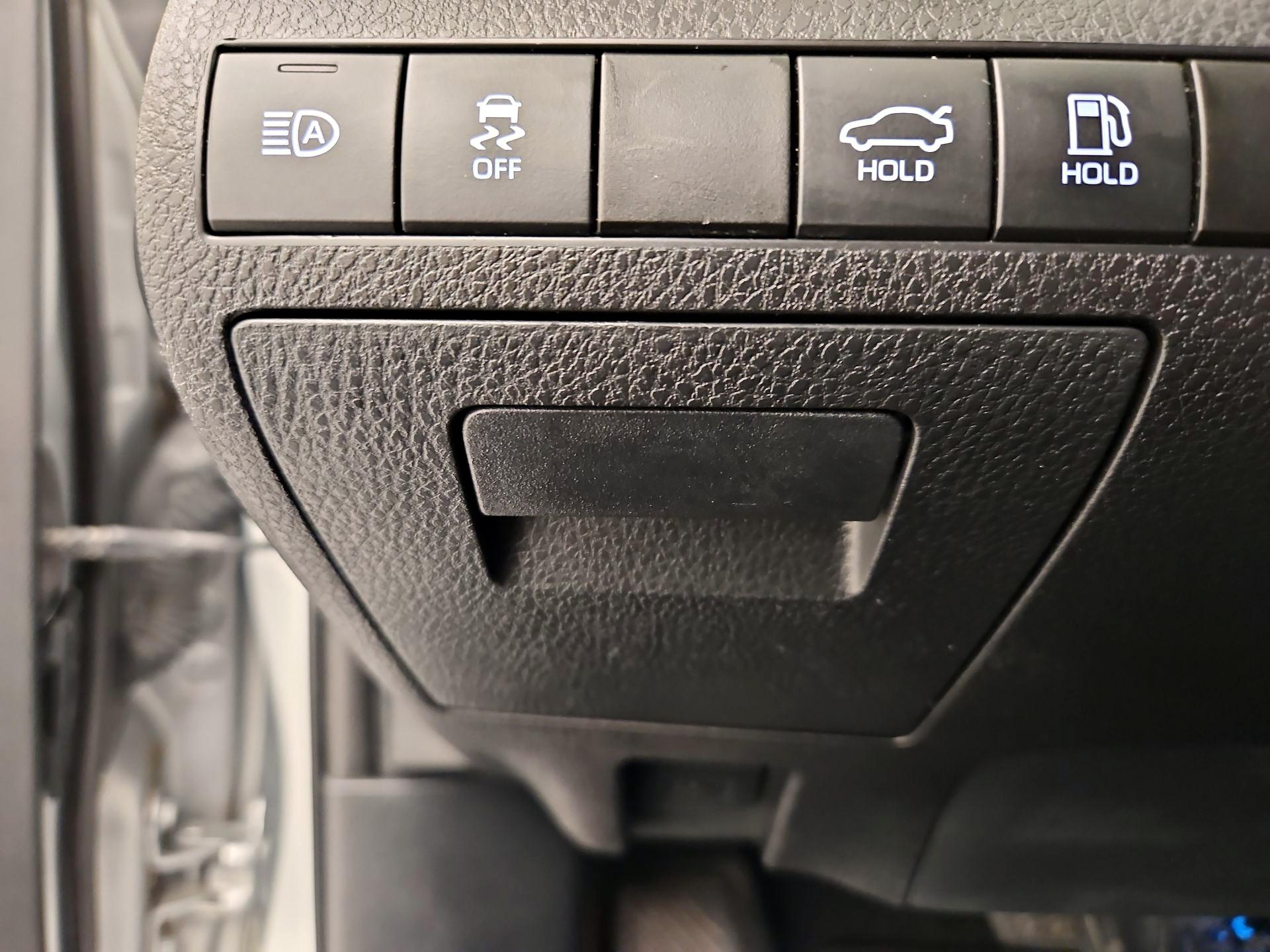 Thumbnail: 2021 Toyota Camry - 13