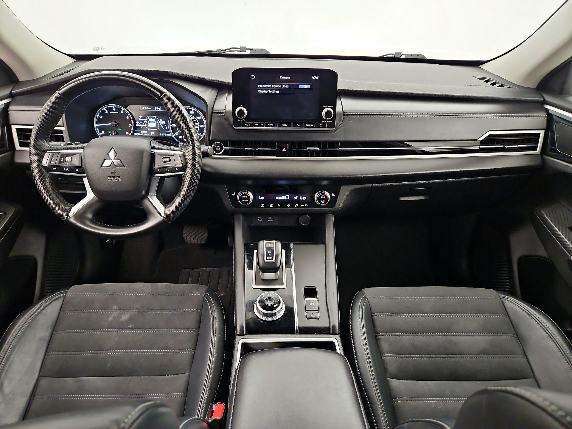 Thumbnail: 2023 Mitsubishi Outlander - 9