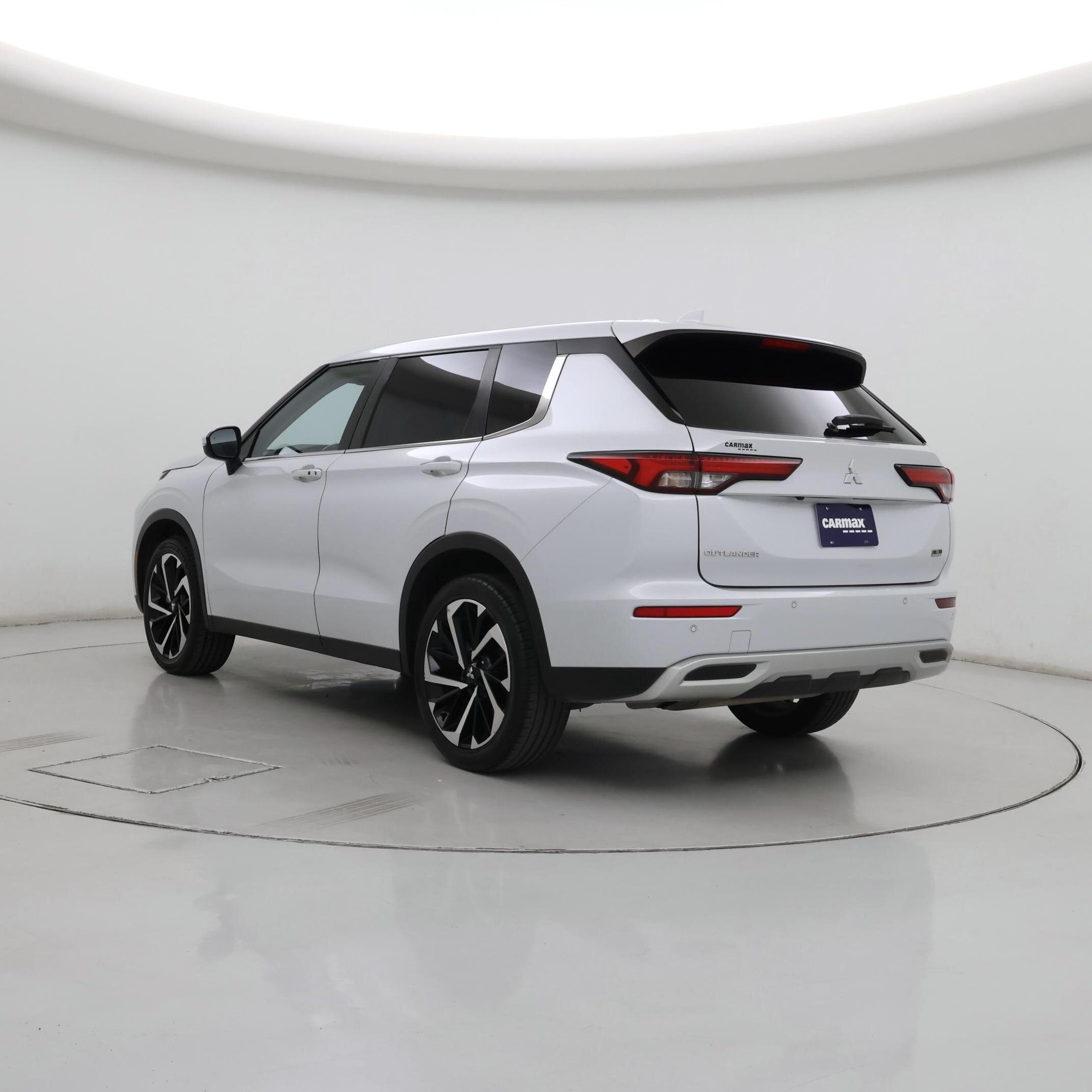 Thumbnail: 2023 Mitsubishi Outlander - 2
