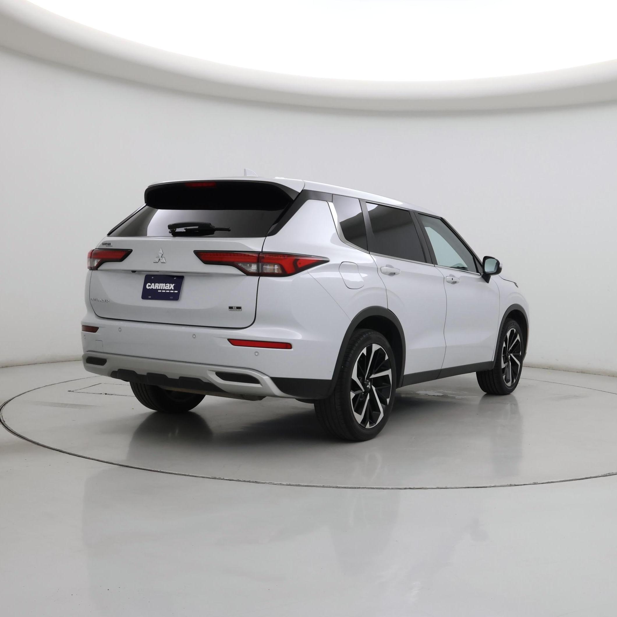 Thumbnail: 2023 Mitsubishi Outlander - 8