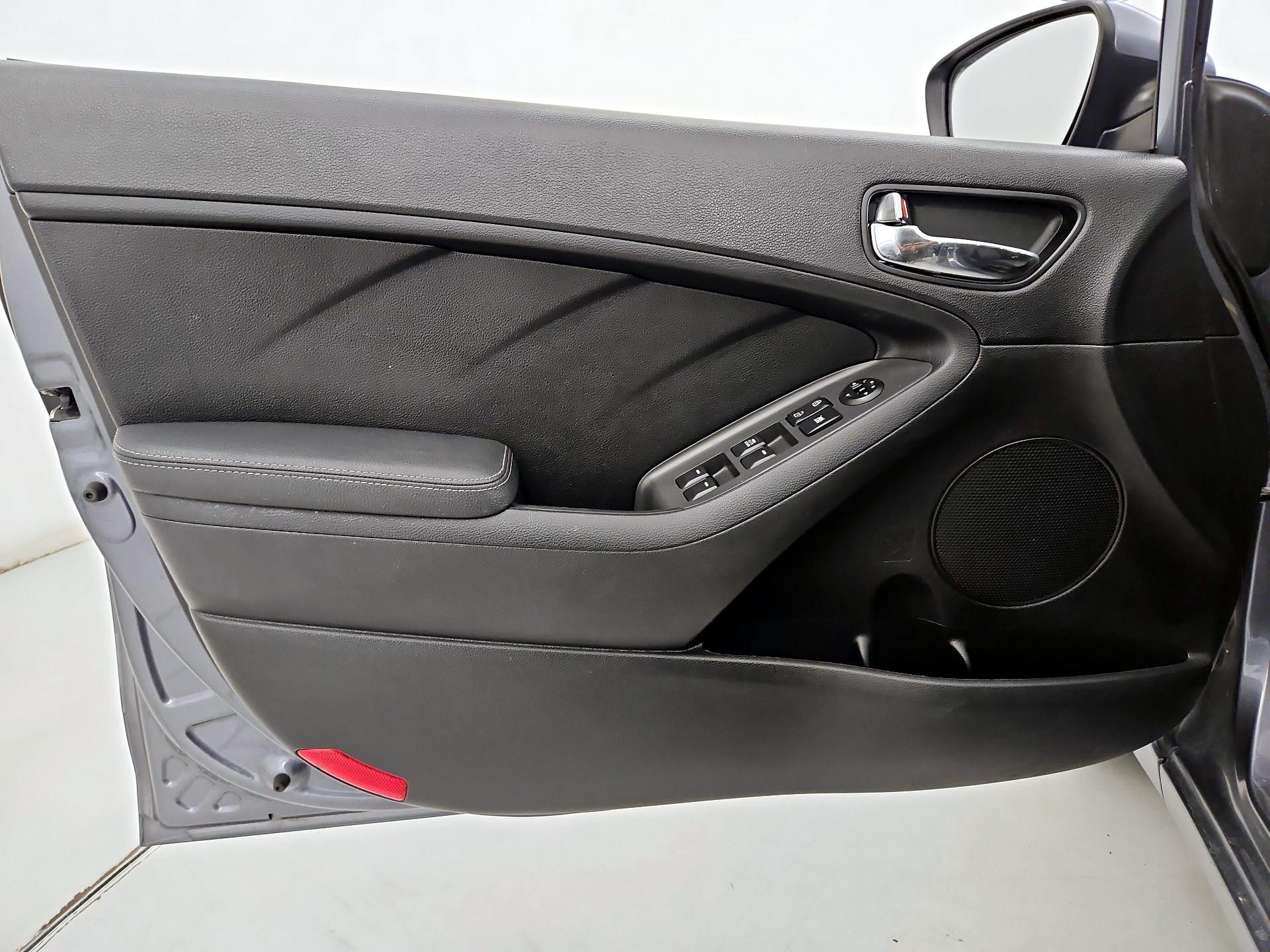 Thumbnail: 2018 Kia Forte - 12