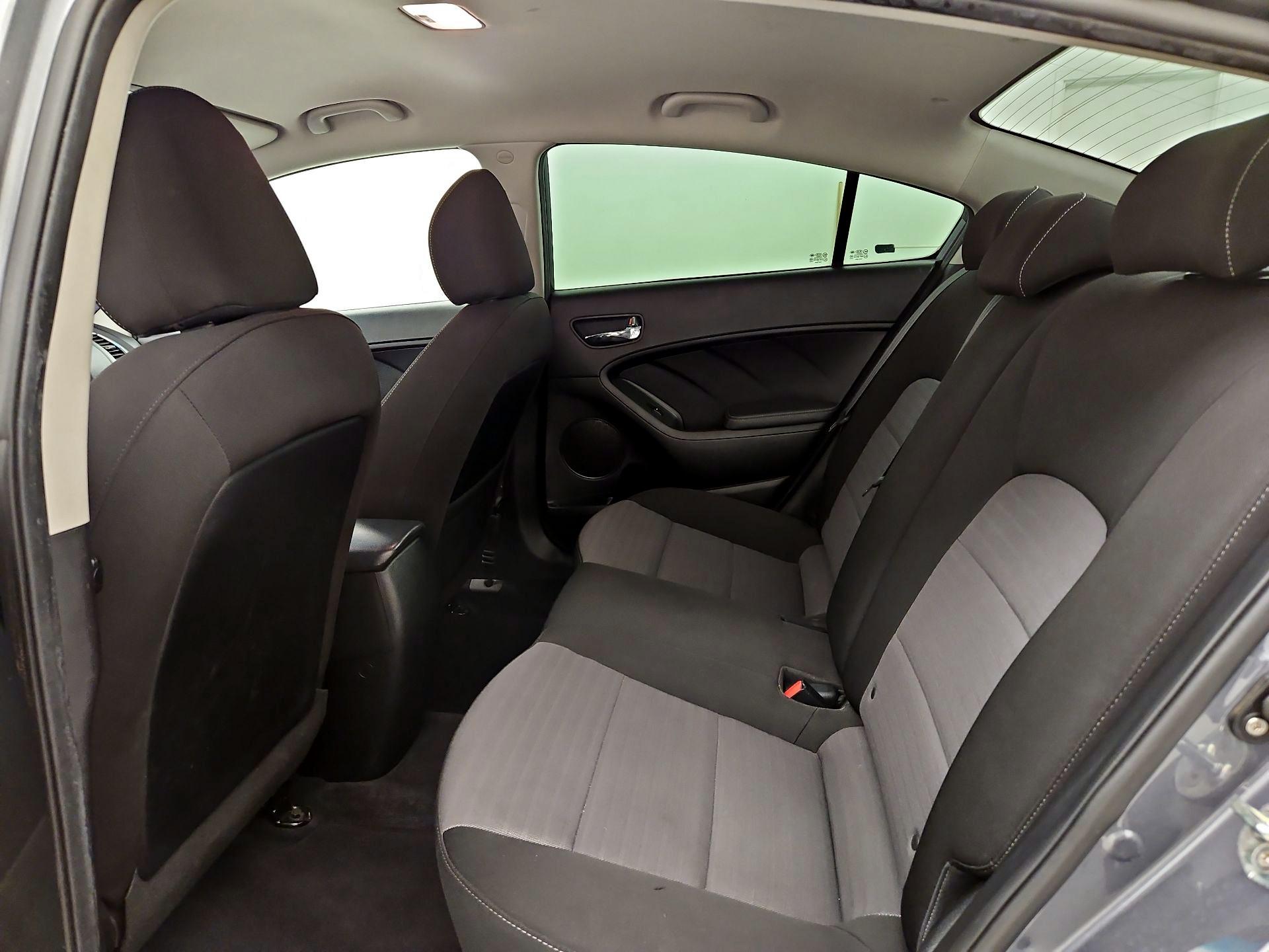 Thumbnail: 2018 Kia Forte - 19