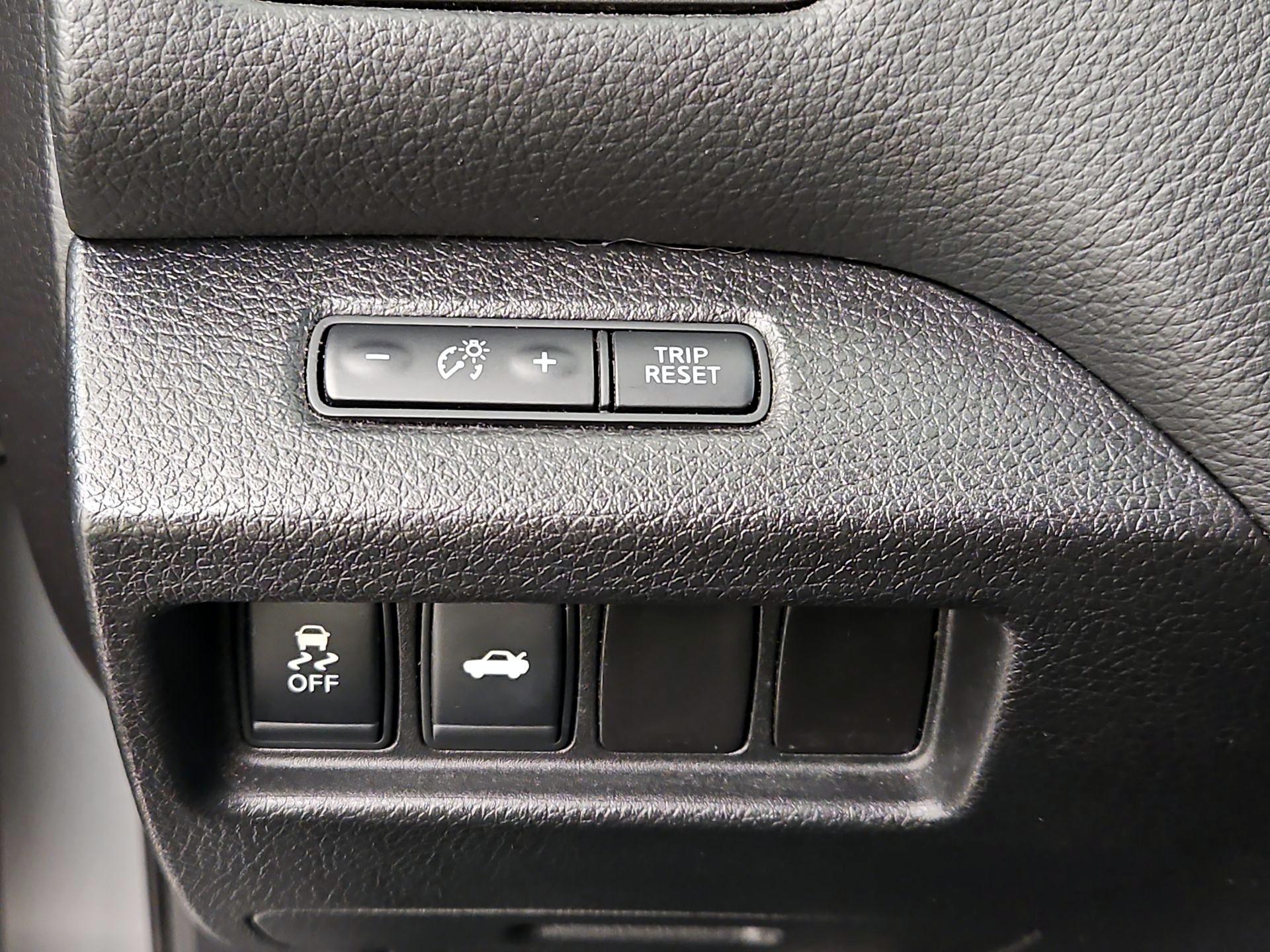 Thumbnail: 2014 Nissan Altima - 13