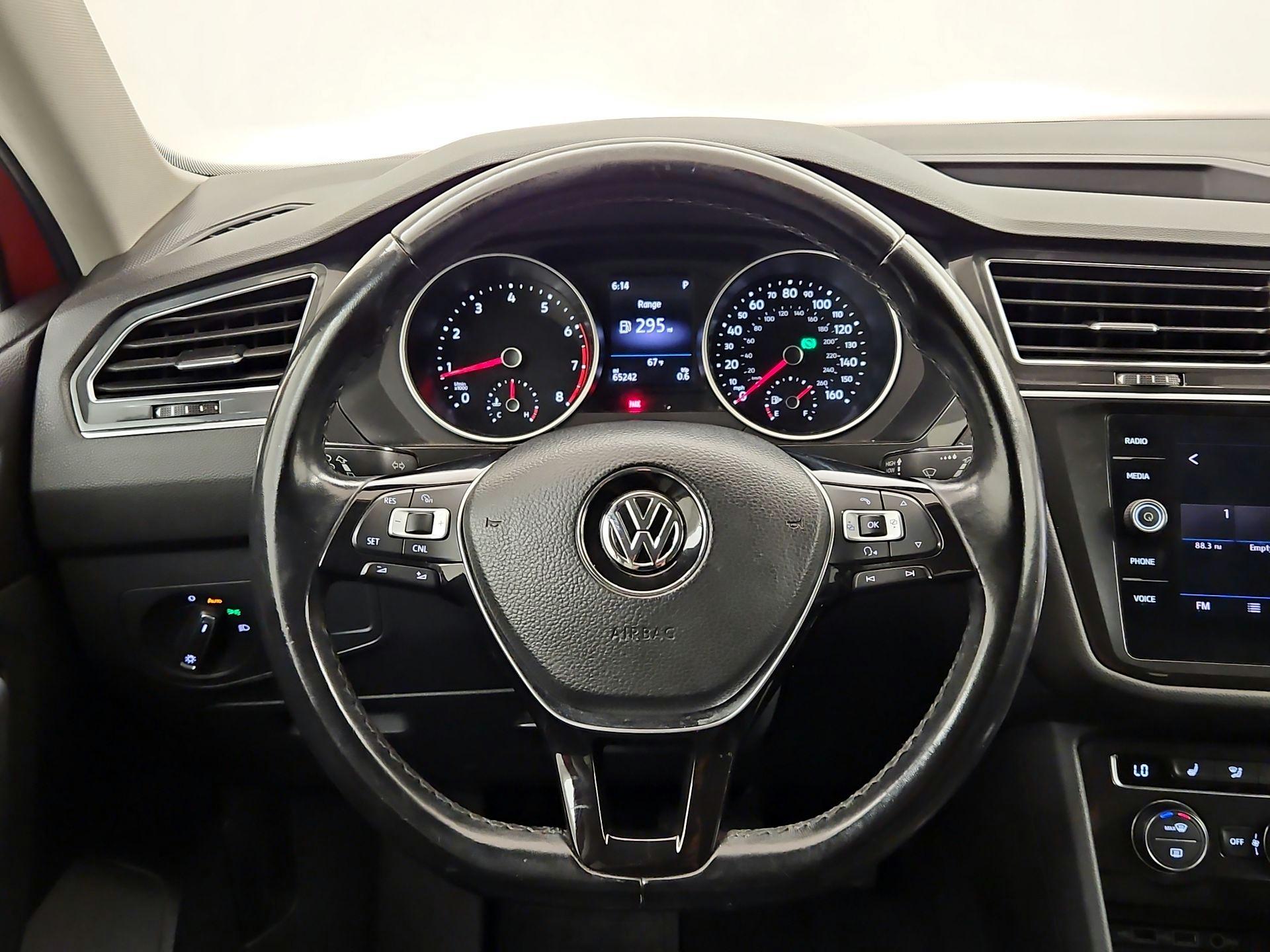 Thumbnail: 2018 Volkswagen Tiguan - 10