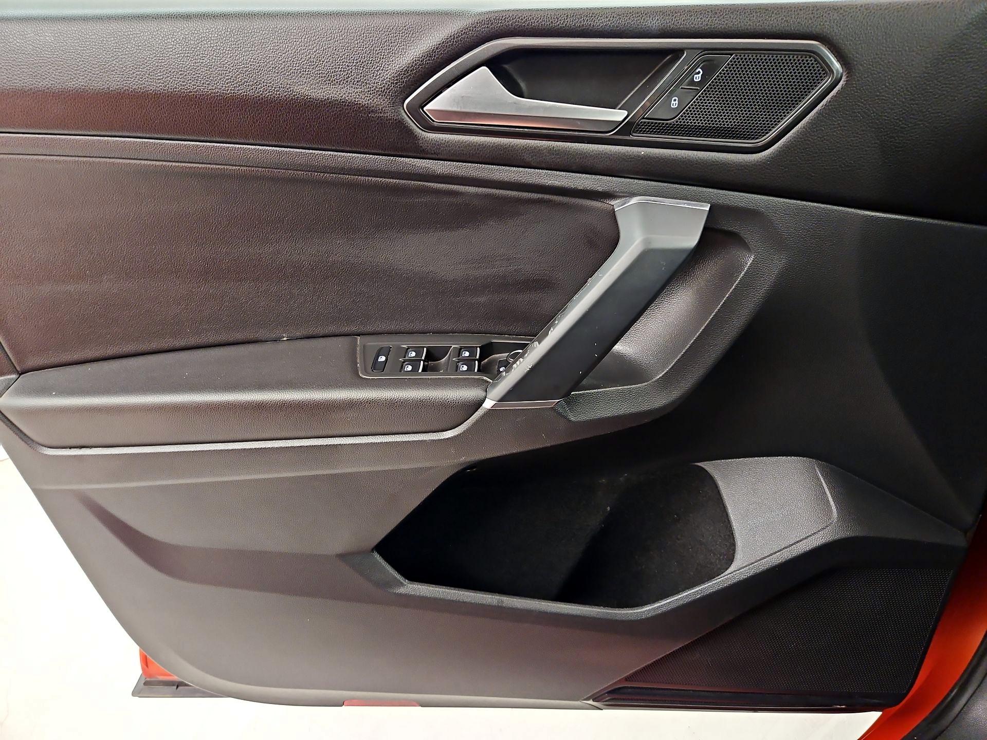 Thumbnail: 2018 Volkswagen Tiguan - 12